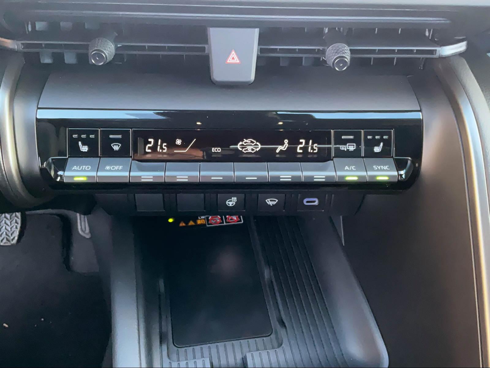 TOYOTA C-HR 2.0 HEV Swiss Edition 4x4-image-12