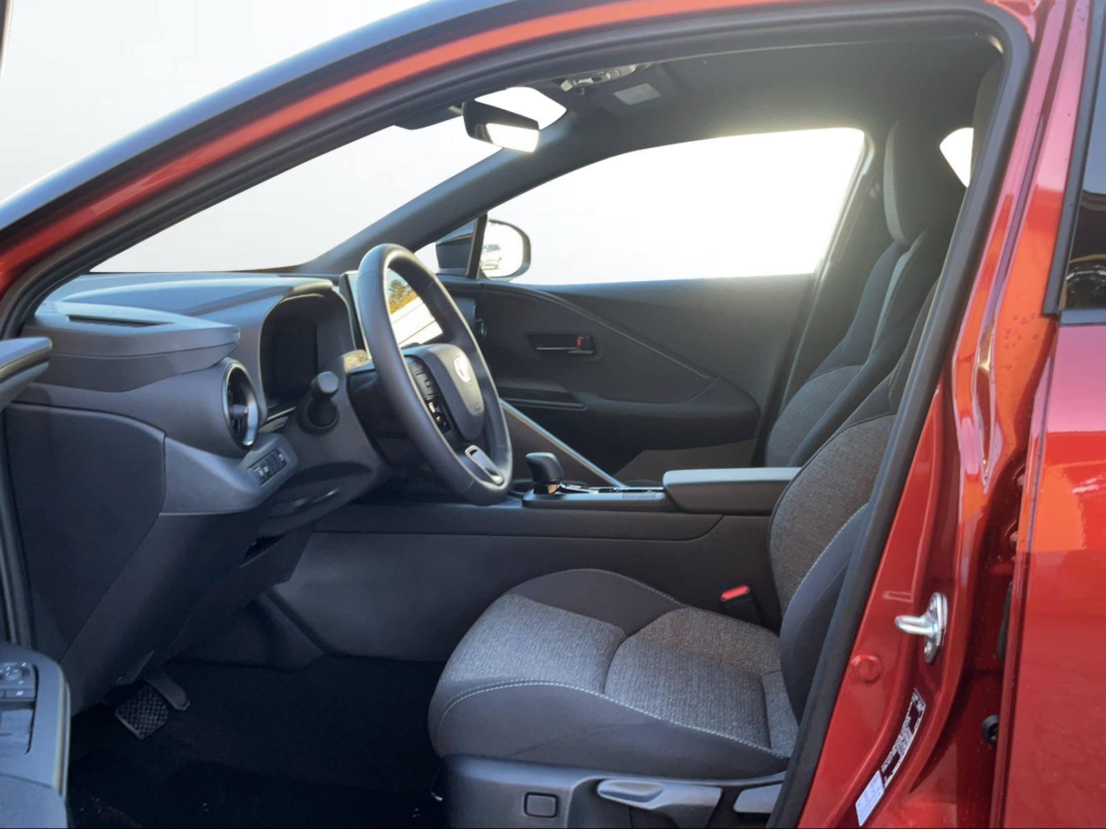 TOYOTA C-HR 2.0 HEV Swiss Edition 4x4-image-9