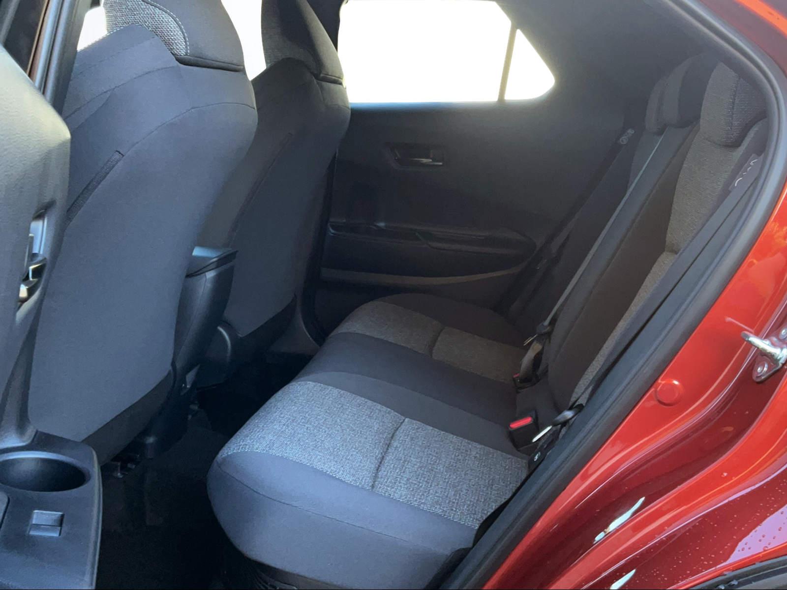 TOYOTA C-HR 2.0 HEV Swiss Edition 4x4-image-13