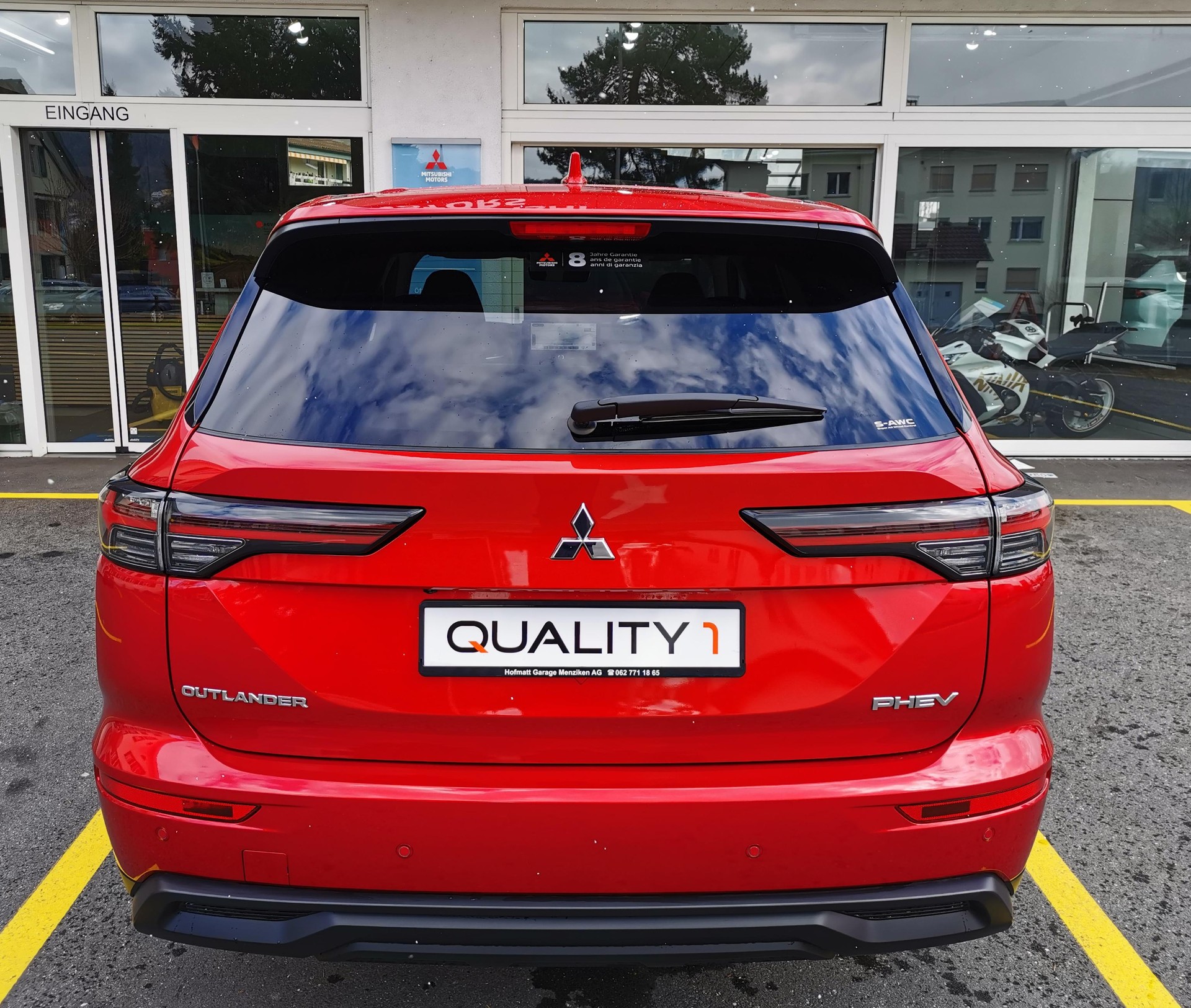 MITSUBISHI Outlander 2.4 PHEV Invite 4x4-image-3