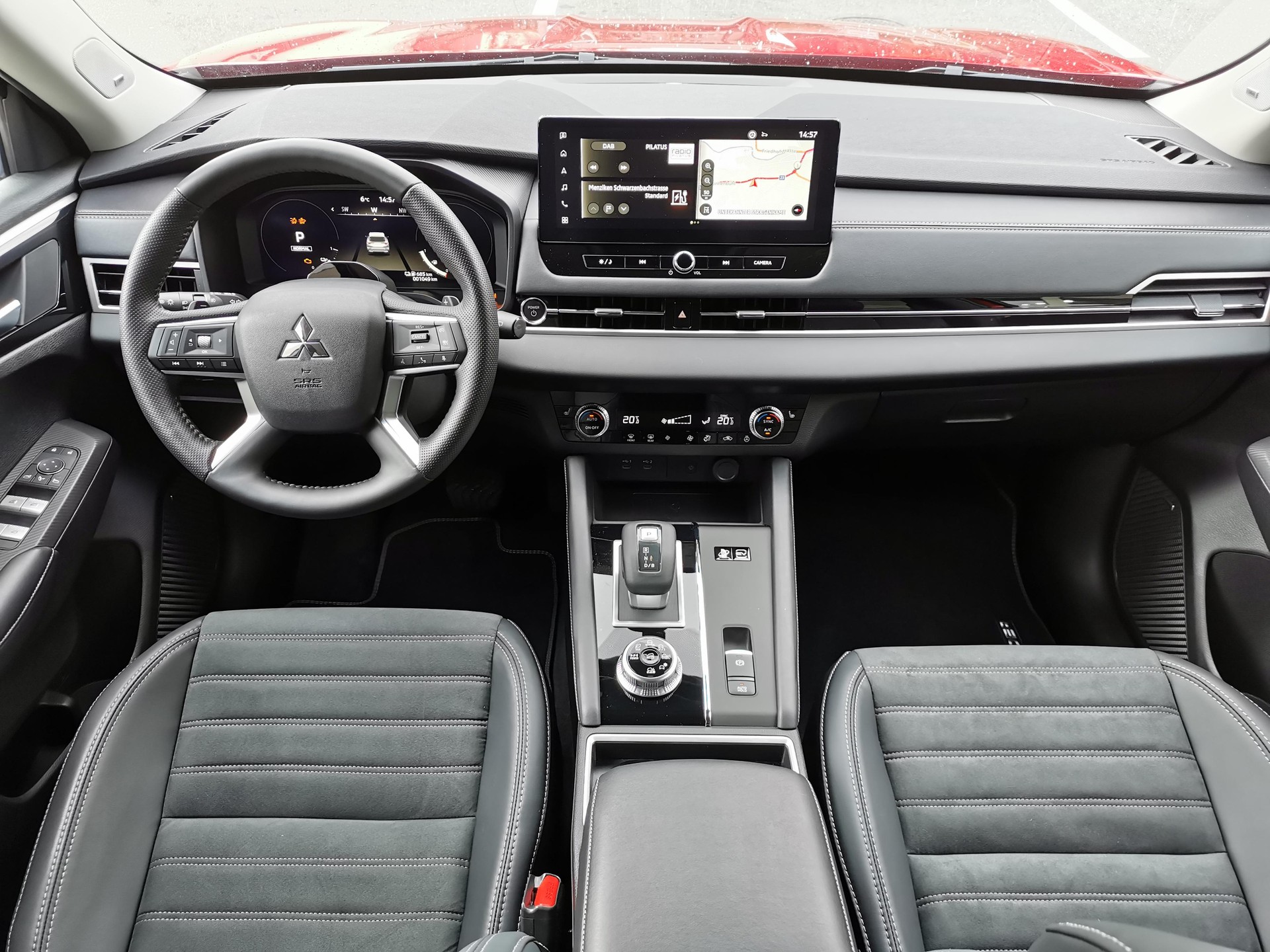 MITSUBISHI Outlander 2.4 PHEV Invite 4x4-image-7