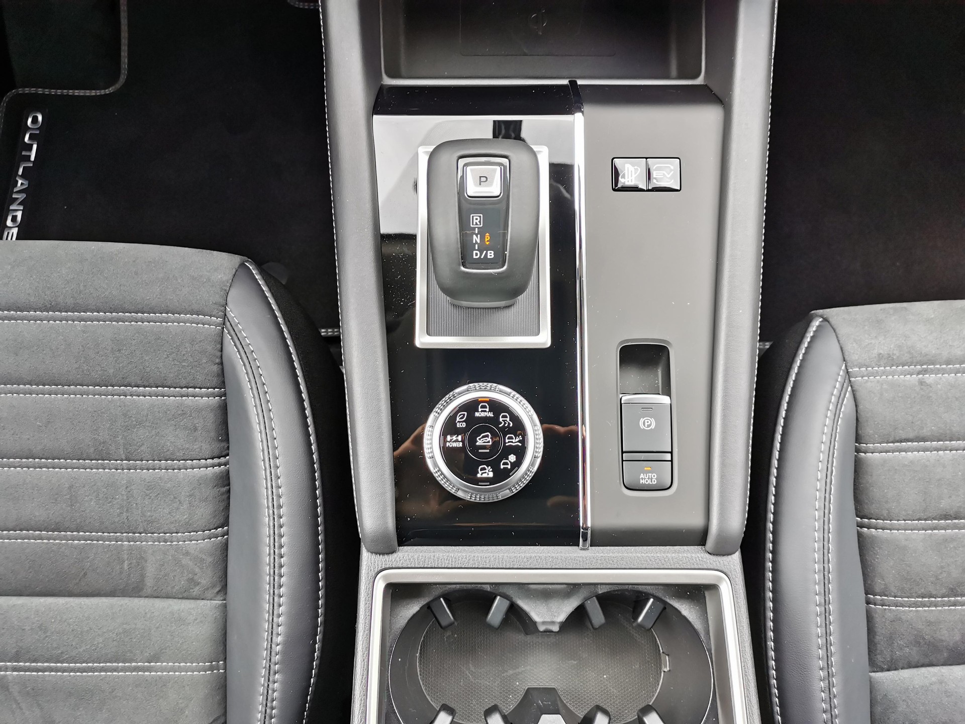 MITSUBISHI Outlander 2.4 PHEV Invite 4x4-image-9