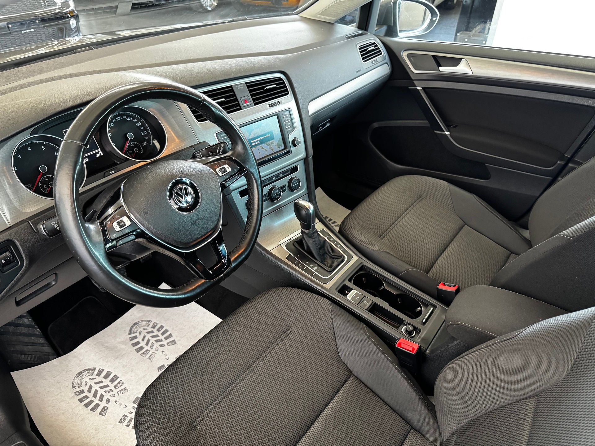 VW Golf 1.0 TSI BlueMotion Comfortline DSG-image-12