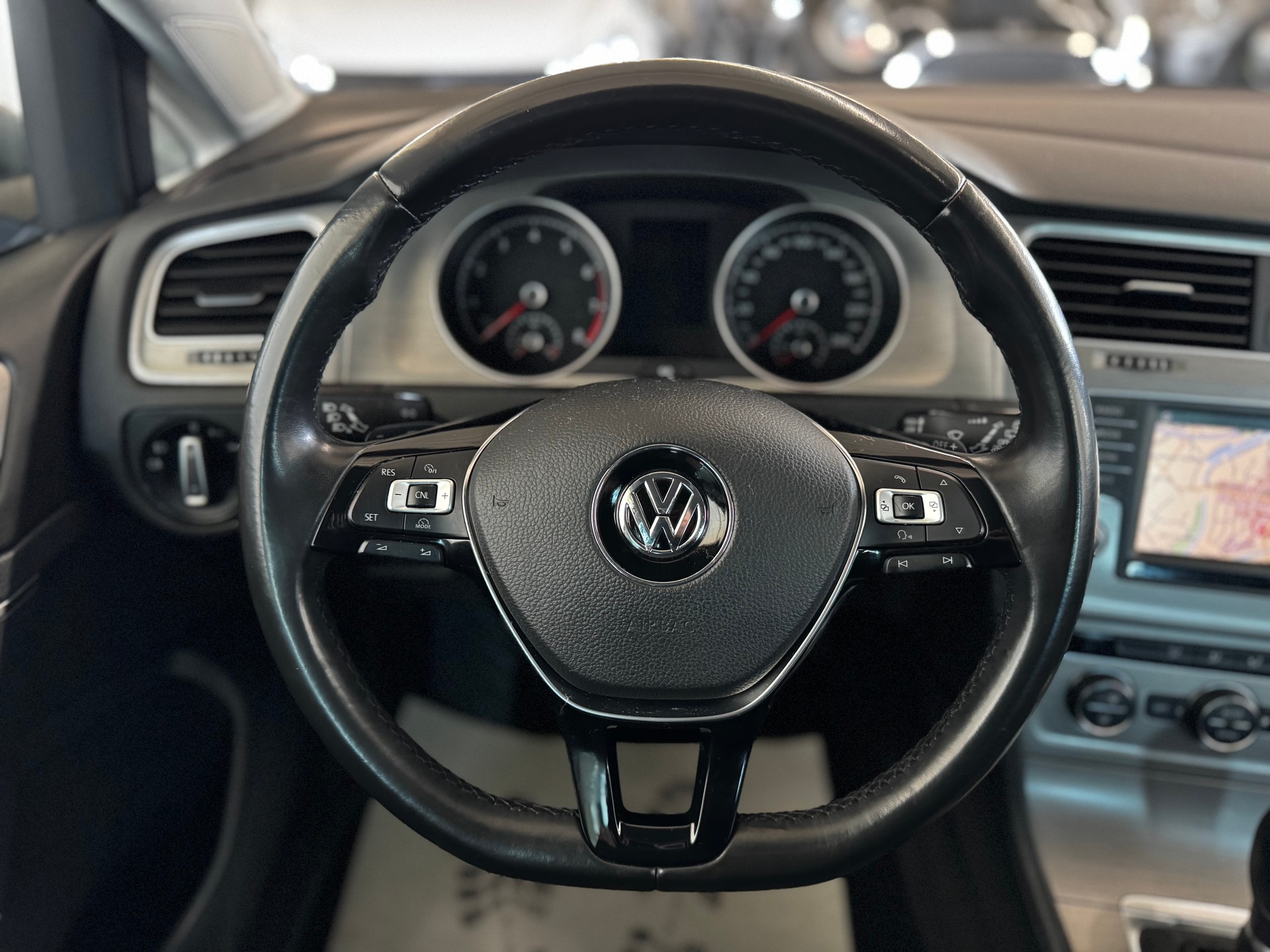 VW Golf 1.0 TSI BlueMotion Comfortline DSG-image-16
