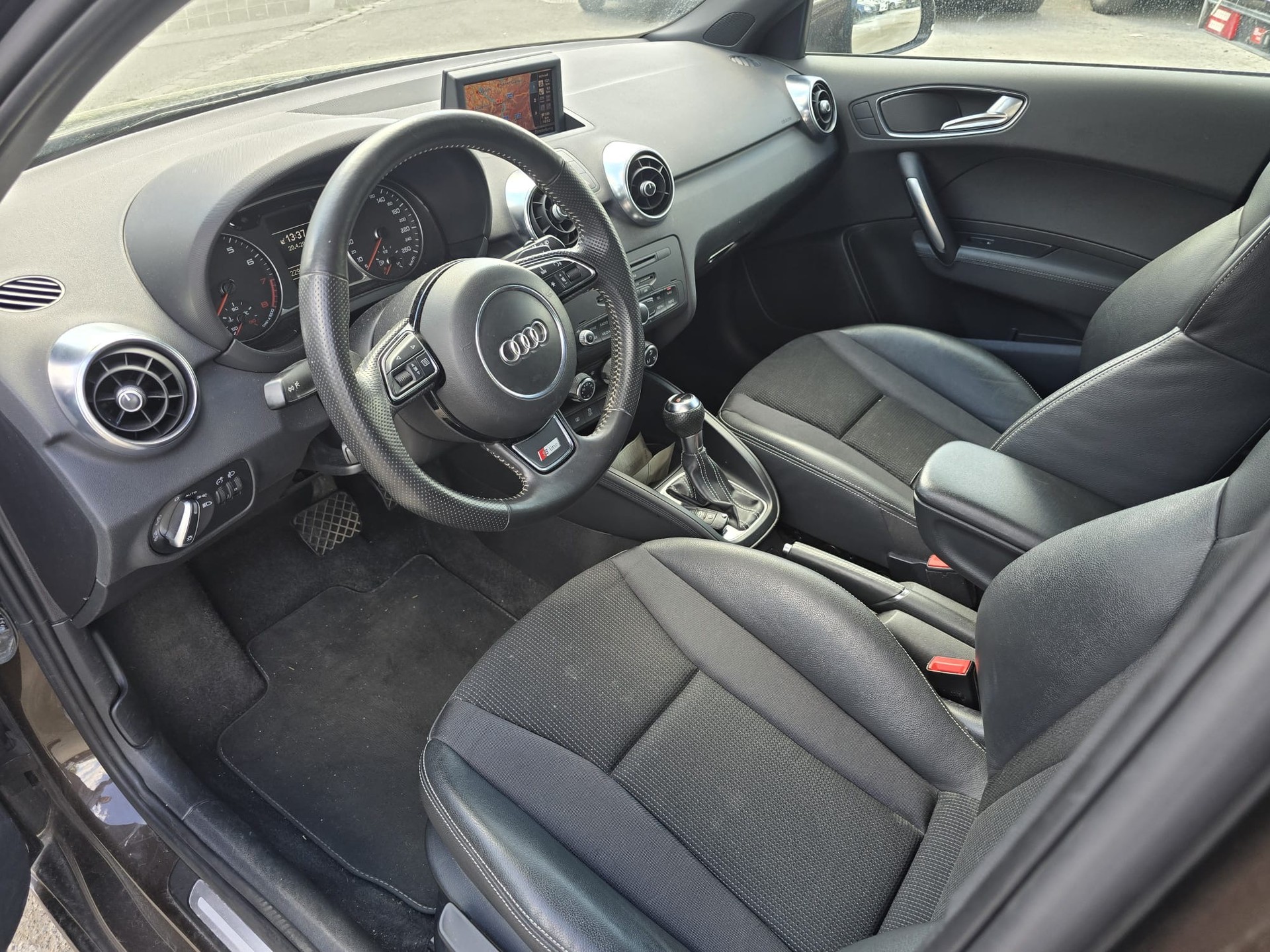AUDI A1 Sportback Sport S- Line 1.4 TFSI Ambition S-tronic-image-11
