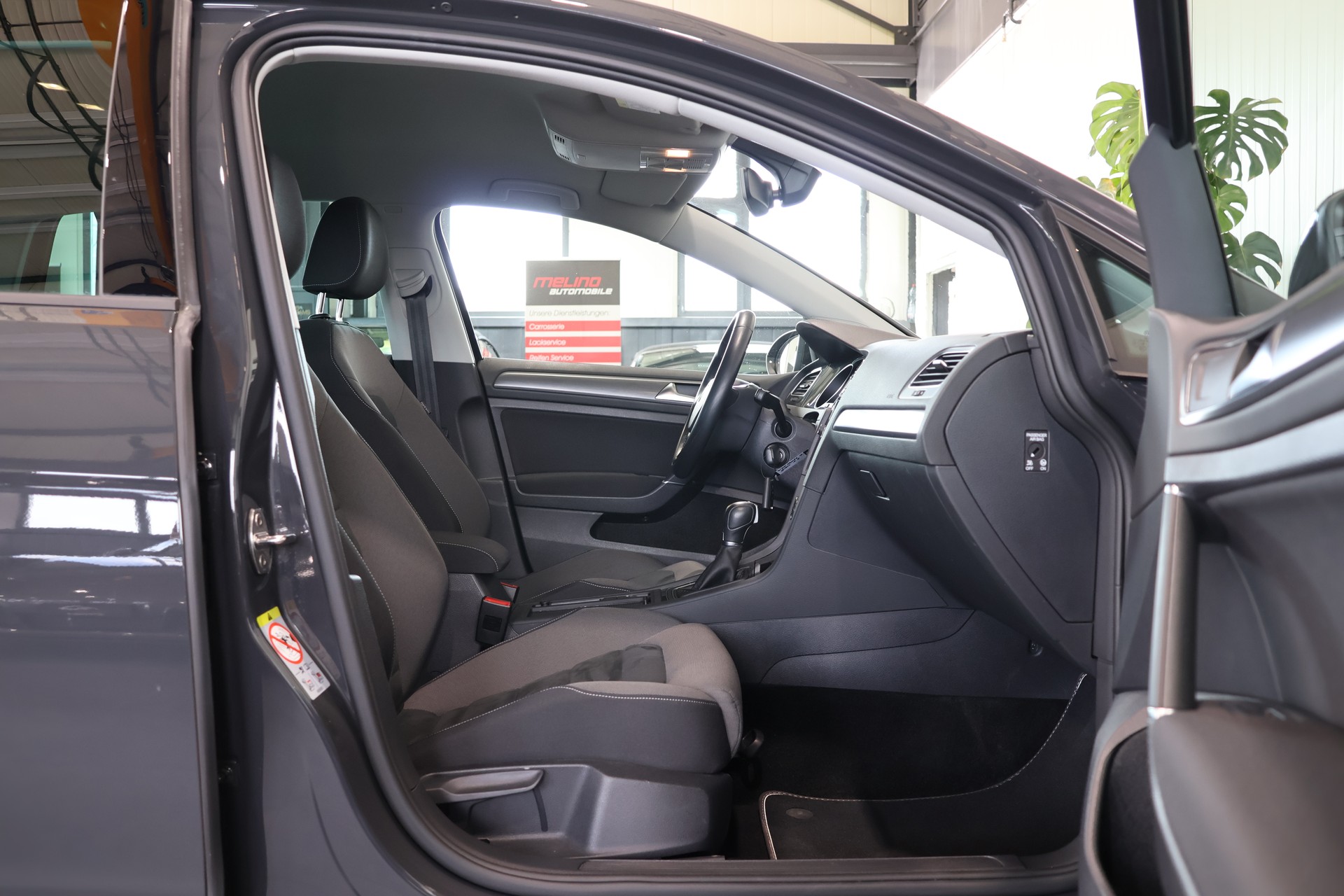 VW Golf 1.5 TSI EVO Highline R-Line DSG-image-12