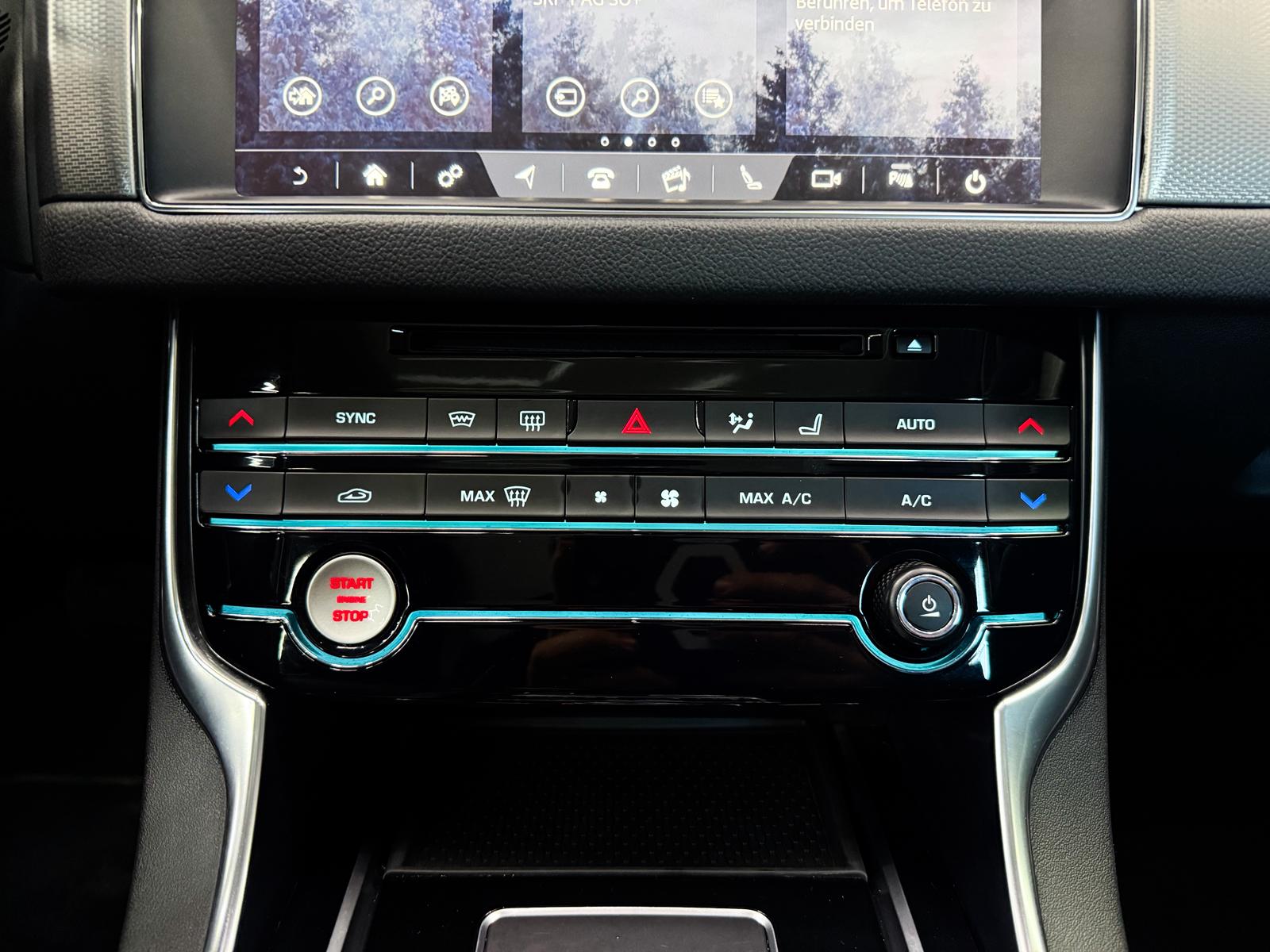 JAGUAR XF Sportbrake 20d Prestige AWD Automatic-image-16