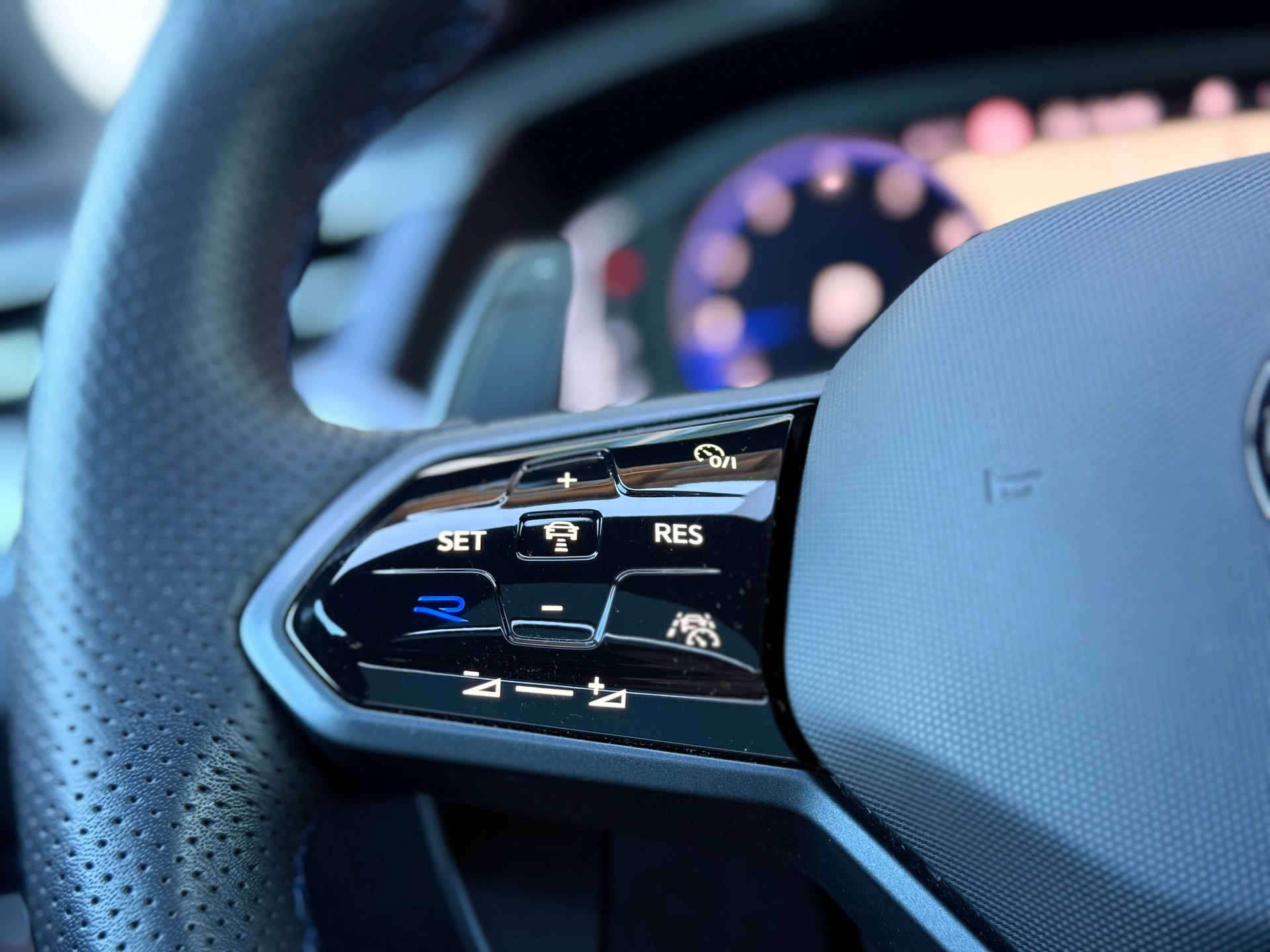 VW Arteon SB 2.0 TSI R 4Motion DSG-image-15