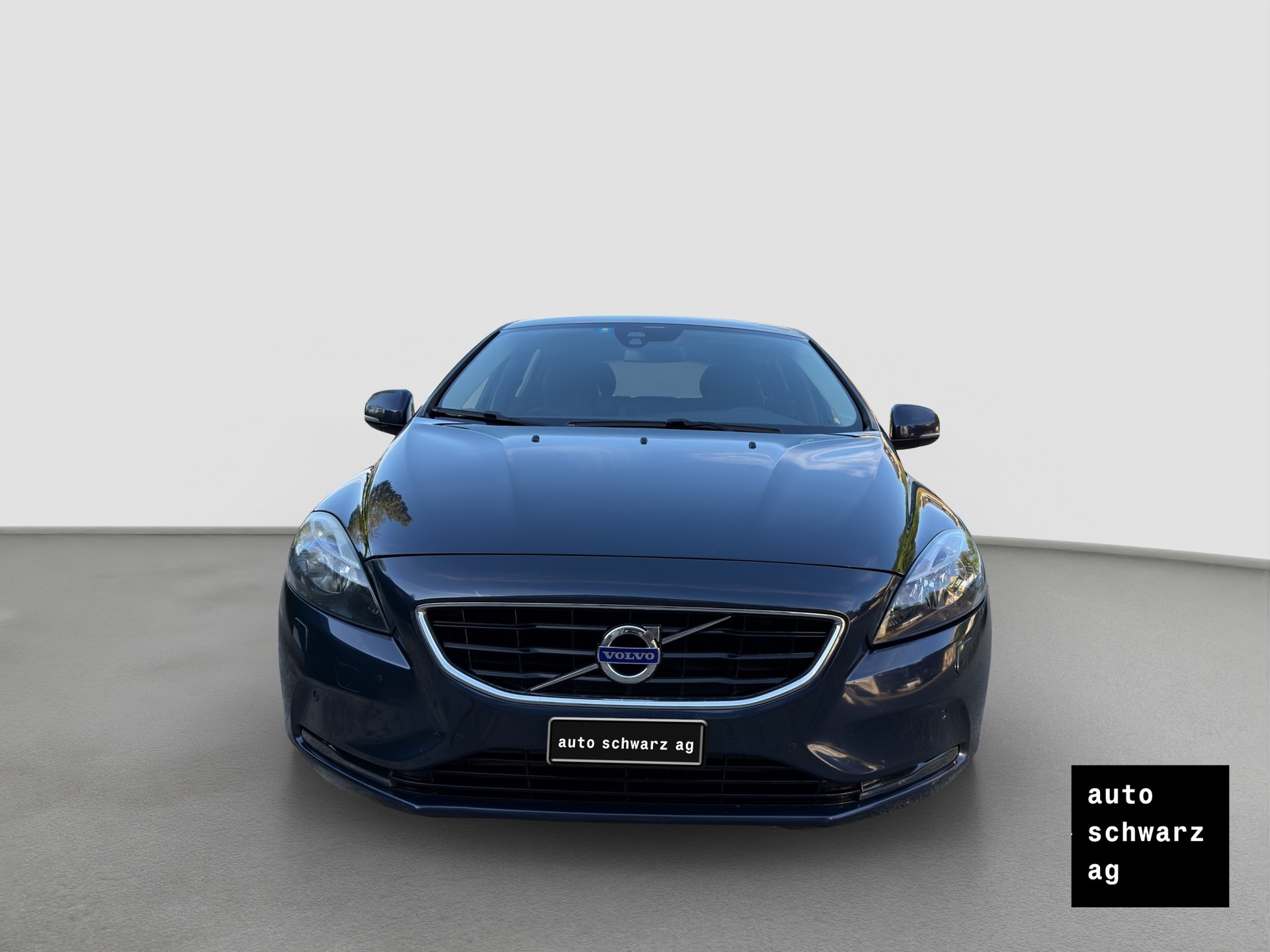 VOLVO V40 D4 Momentum Geartronic-showroom-element-1
