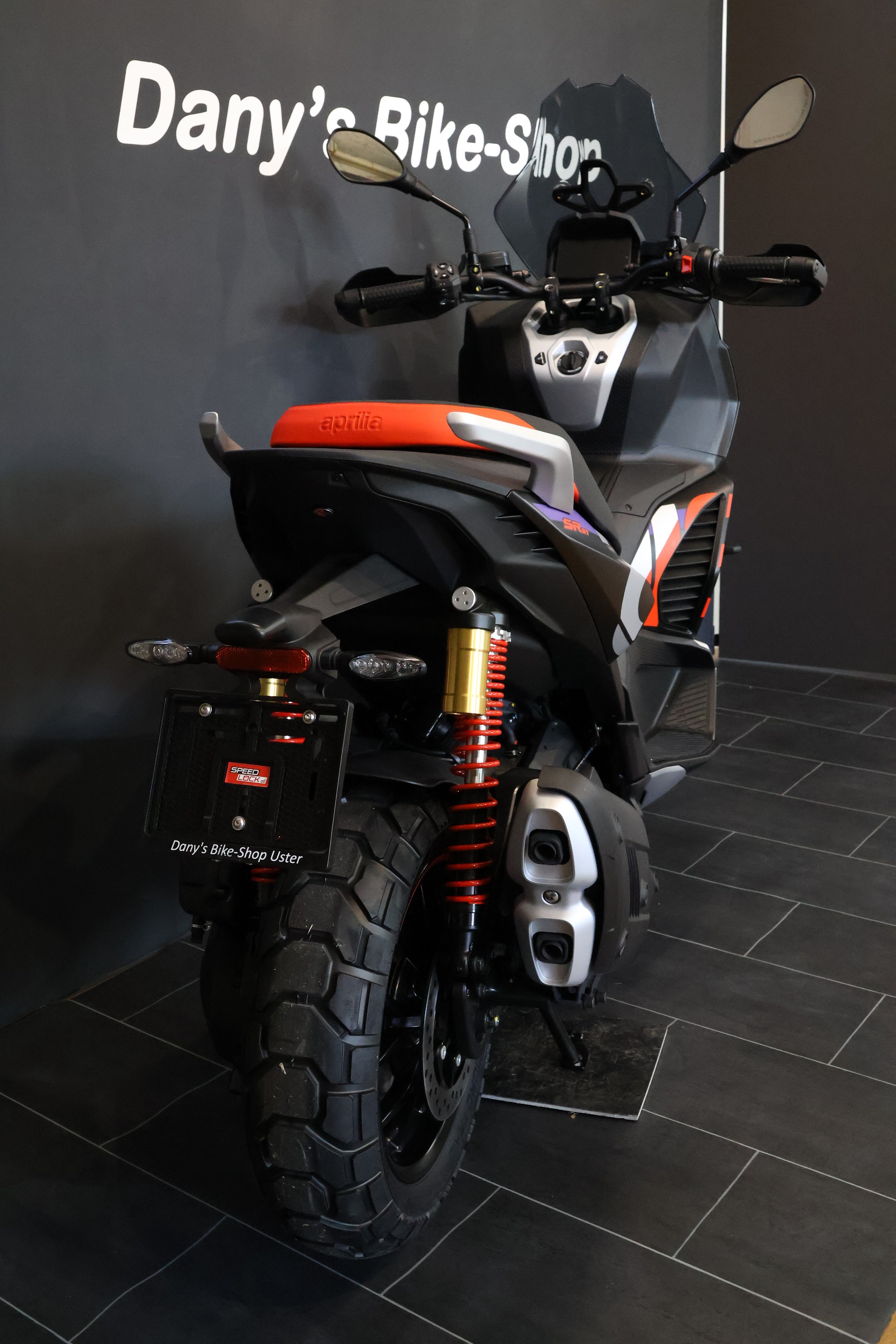 APRILIA SR GT 400 Rally Replica (4 Jahre Garantie)-showroom-element-1