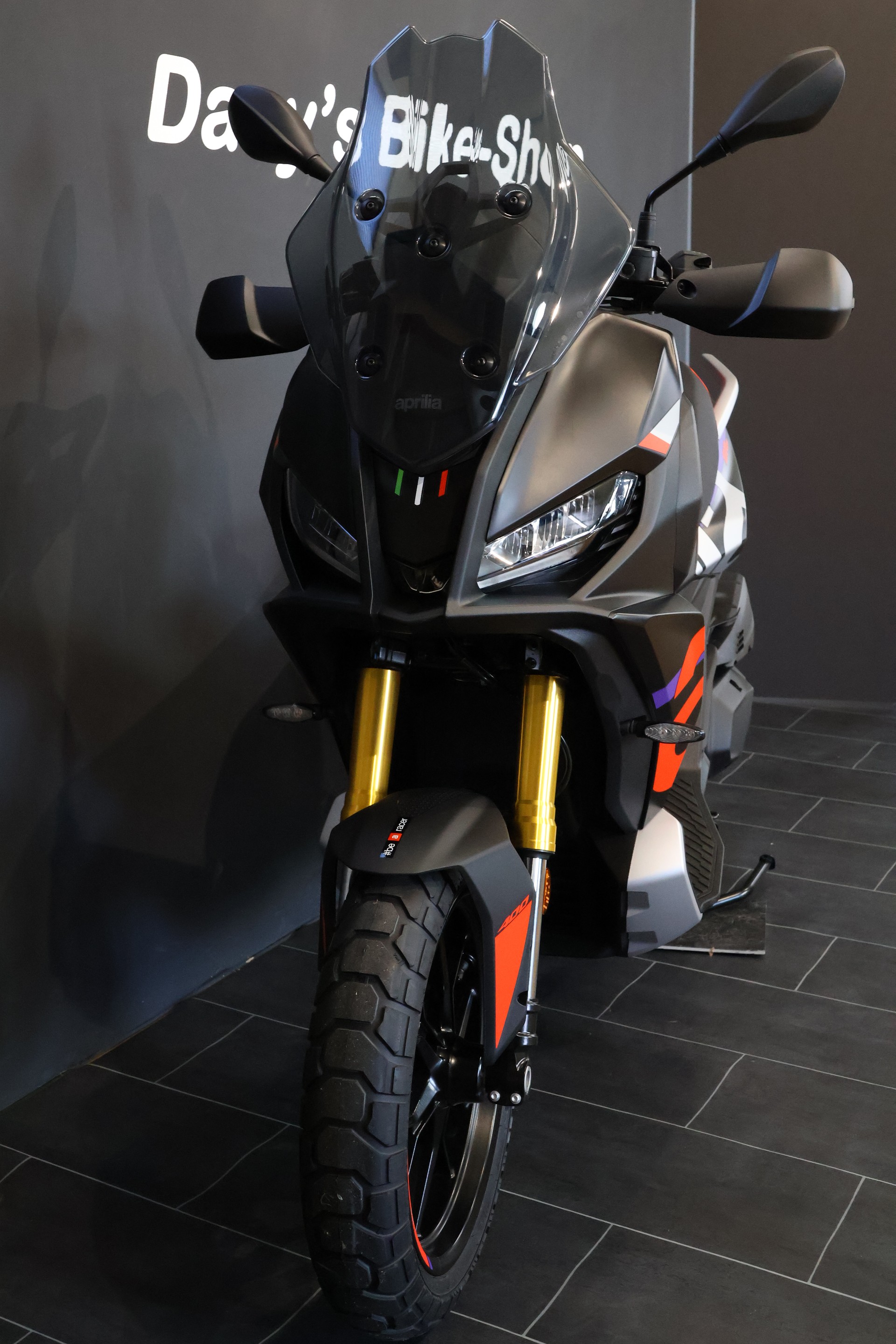 APRILIA SR GT 400 Rally Replica (4 Jahre Garantie)-showroom-element-3