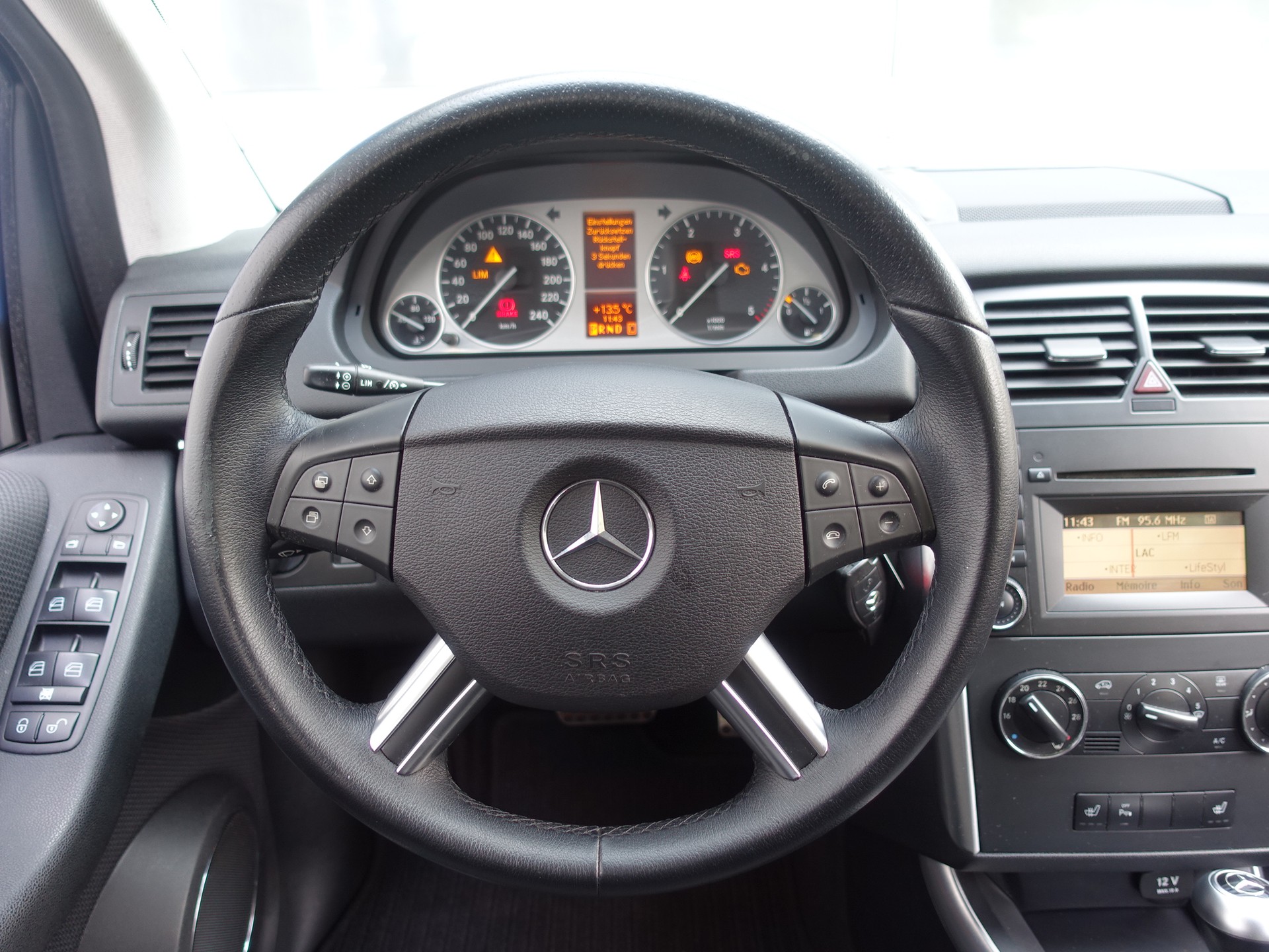 MERCEDES-BENZ B 180 CDI My Star Autotronic-image-10