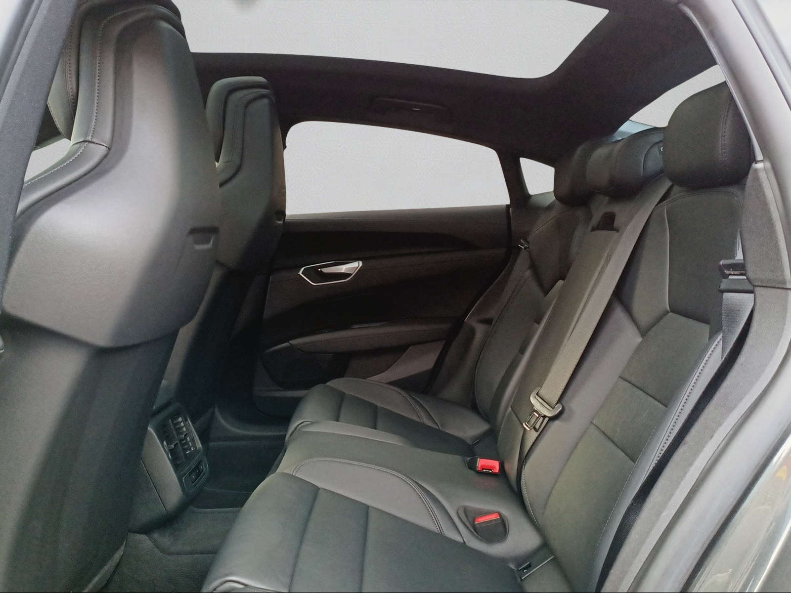 AUDI e-tron GT quattro-image-18