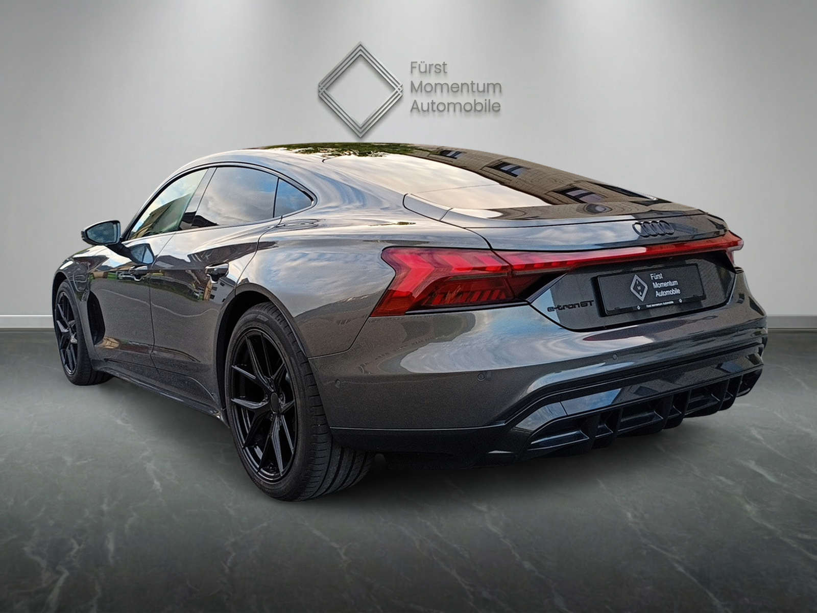 AUDI e-tron GT quattro-showroom-element-3