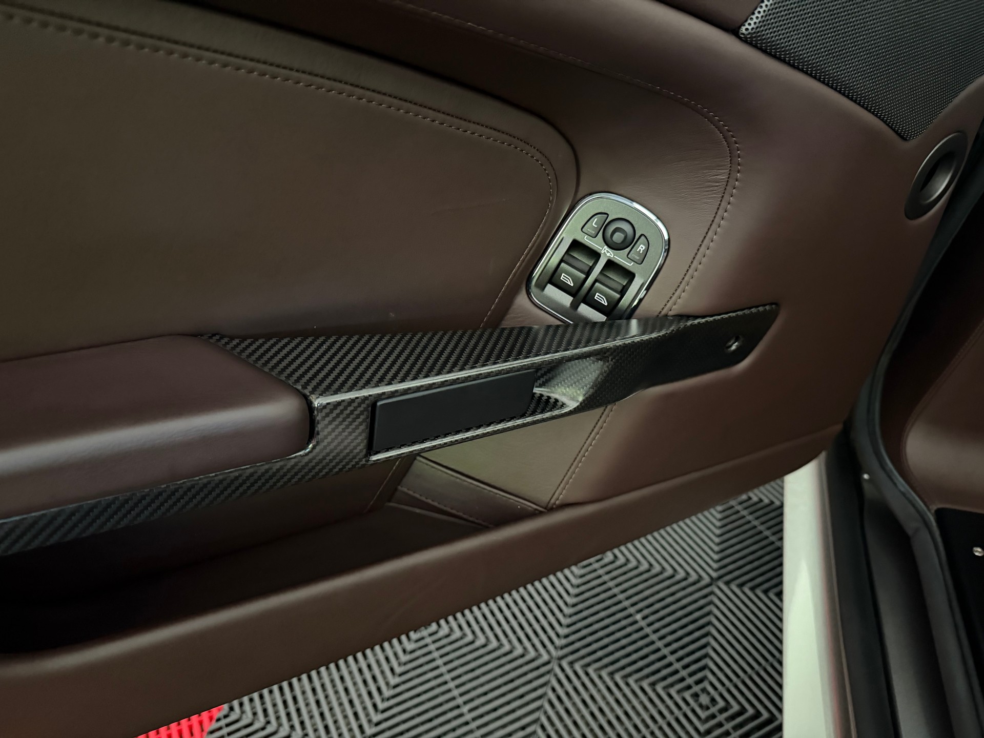 ASTON MARTIN V12 Vantage 5.9 Nr. 77 of 101-image-18