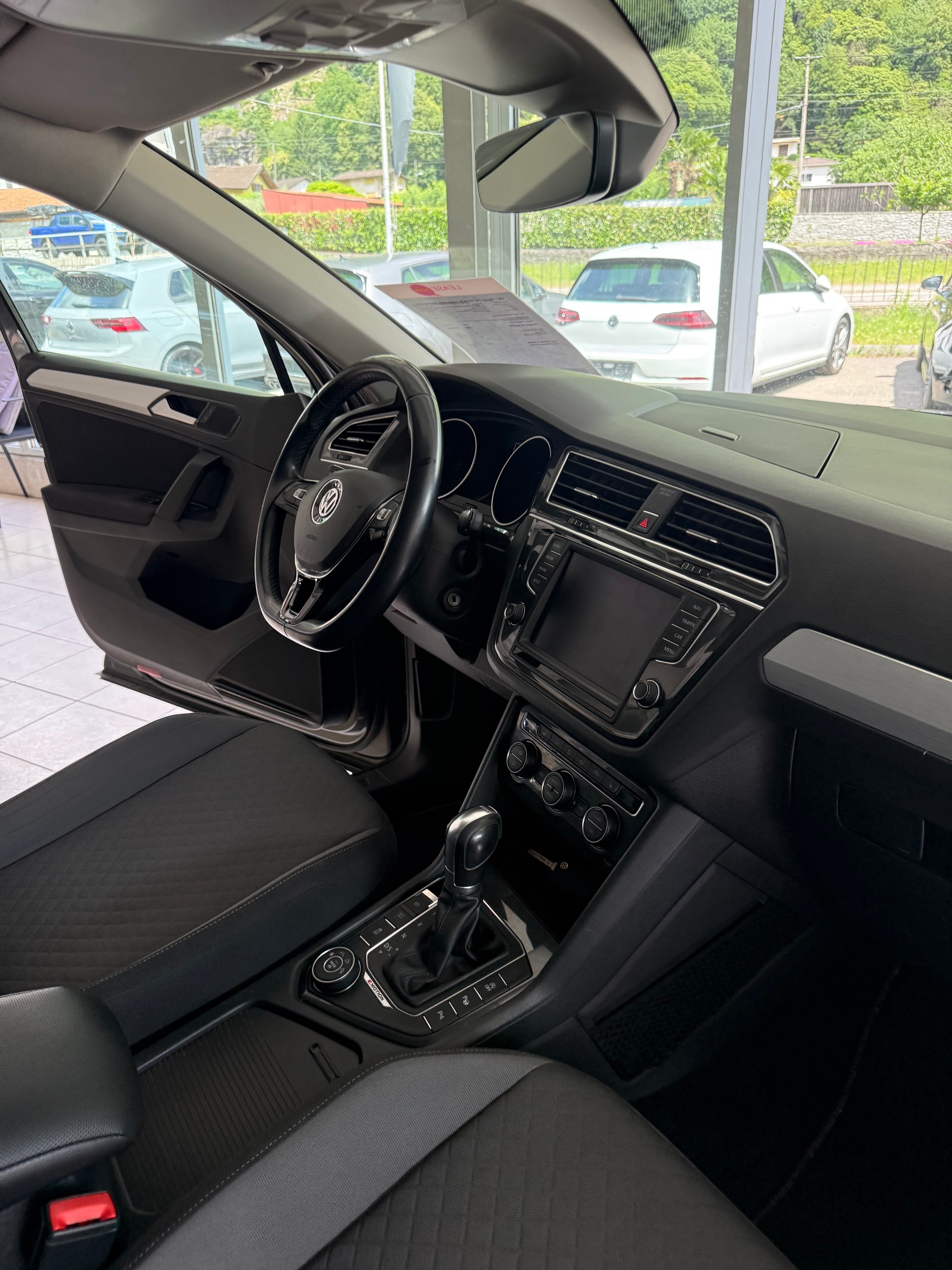 VW Tiguan 2.0 TDI SCR Comfortline 4Motion DSG-image-8