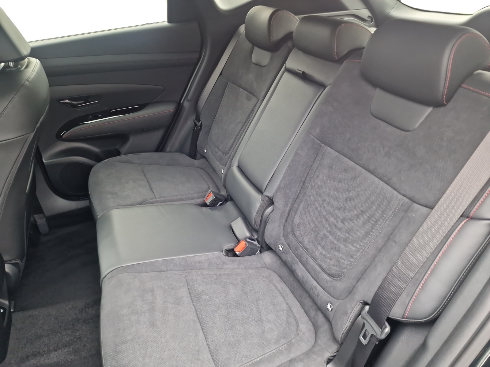 HYUNDAI Tucson 1.6 T-GDI N-Line MHEV 4x4 180PS Panorama-image-18