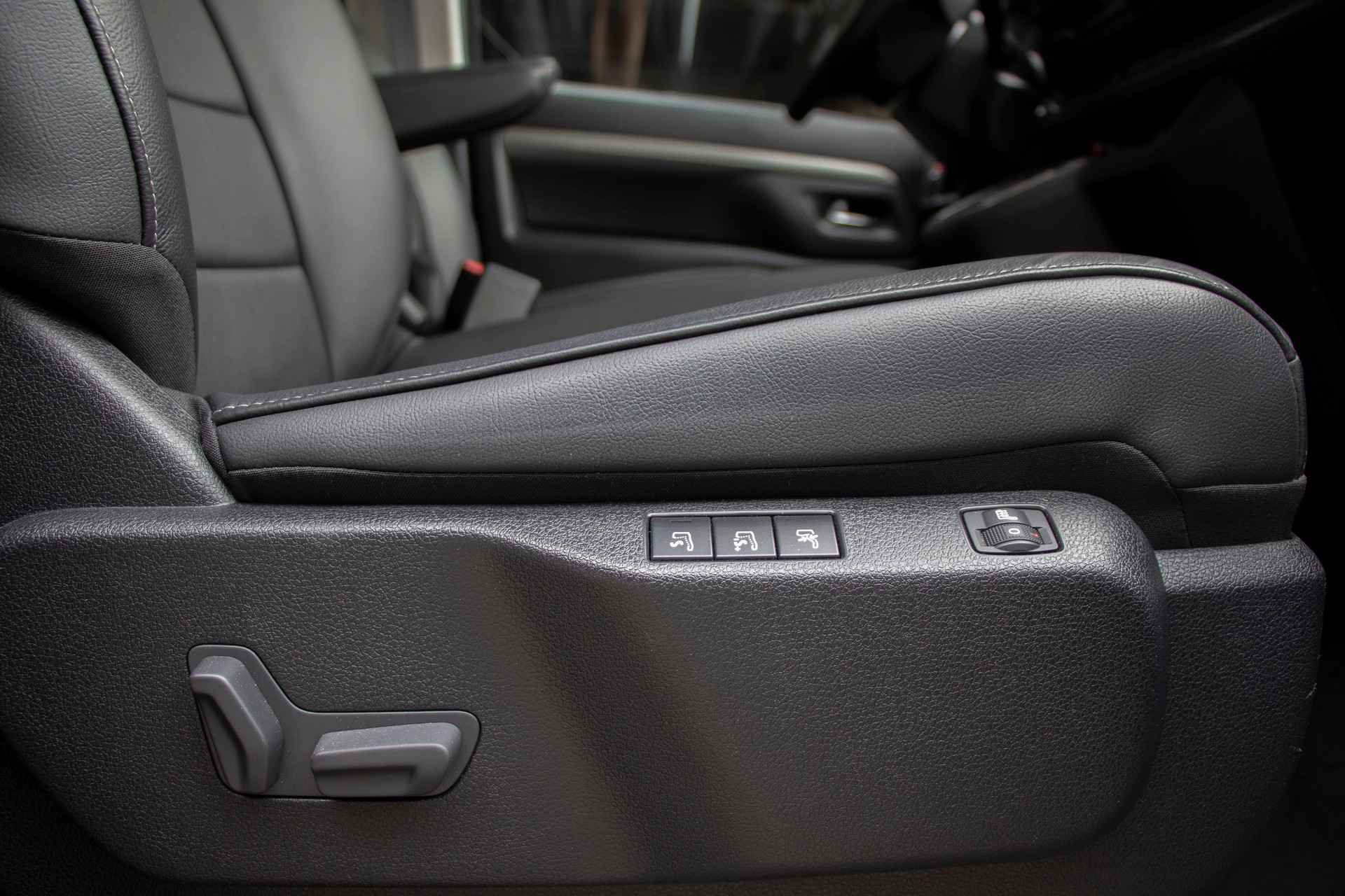 PEUGEOT Traveller 2.0 BlueHDi Business VIP Standard EAT8-image-8