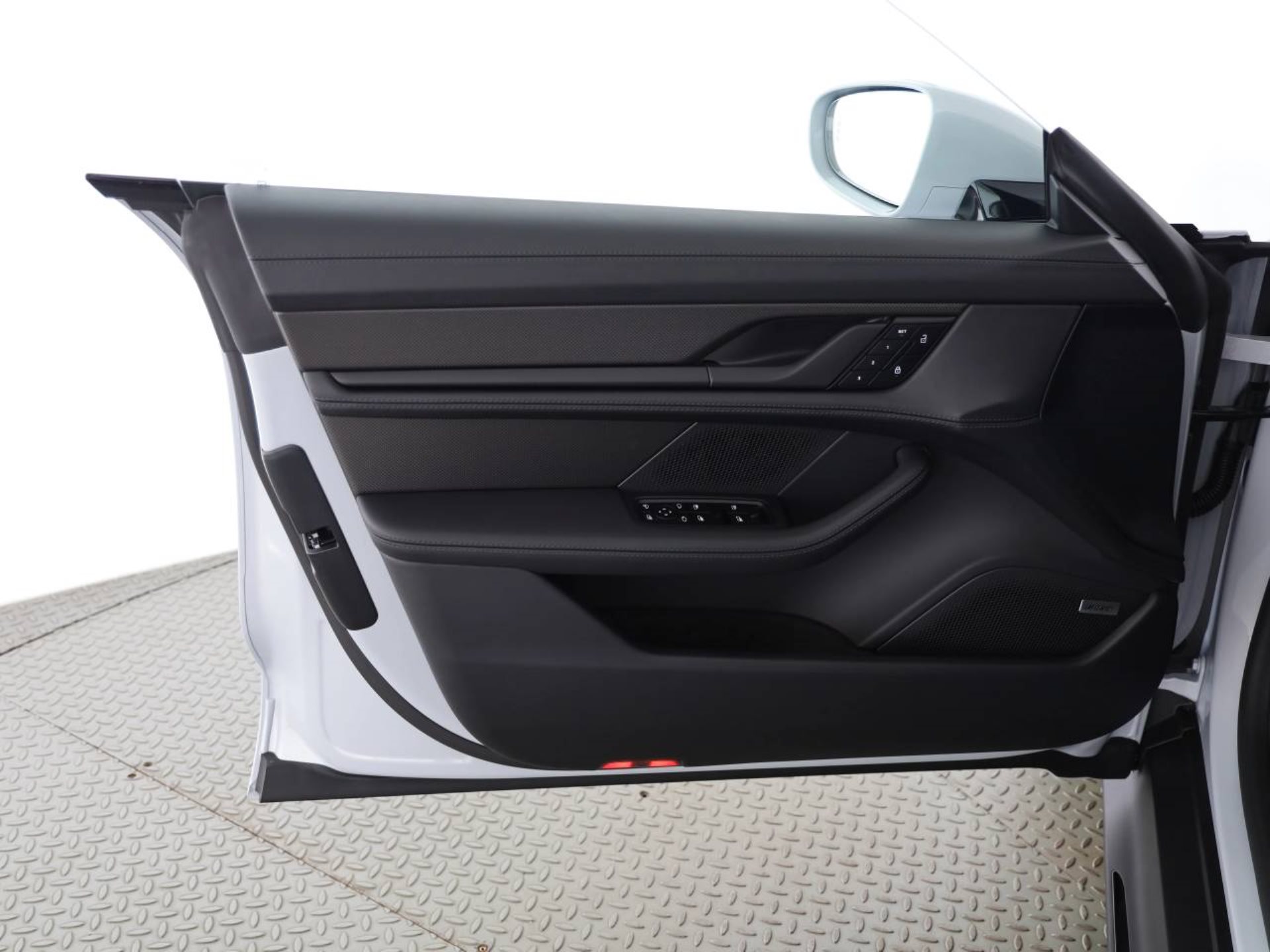 PORSCHE Taycan GTS Sport Turismo-image-16