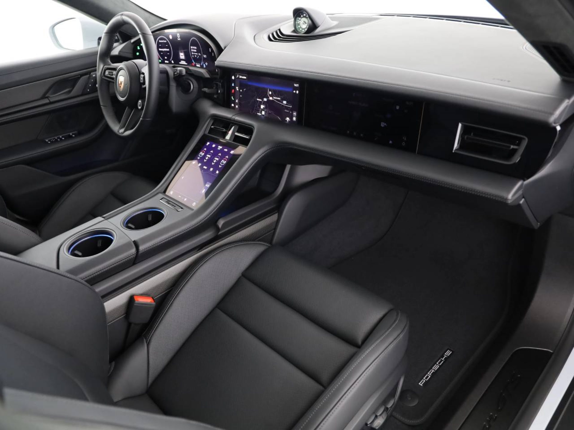 PORSCHE Taycan GTS Sport Turismo-image-10