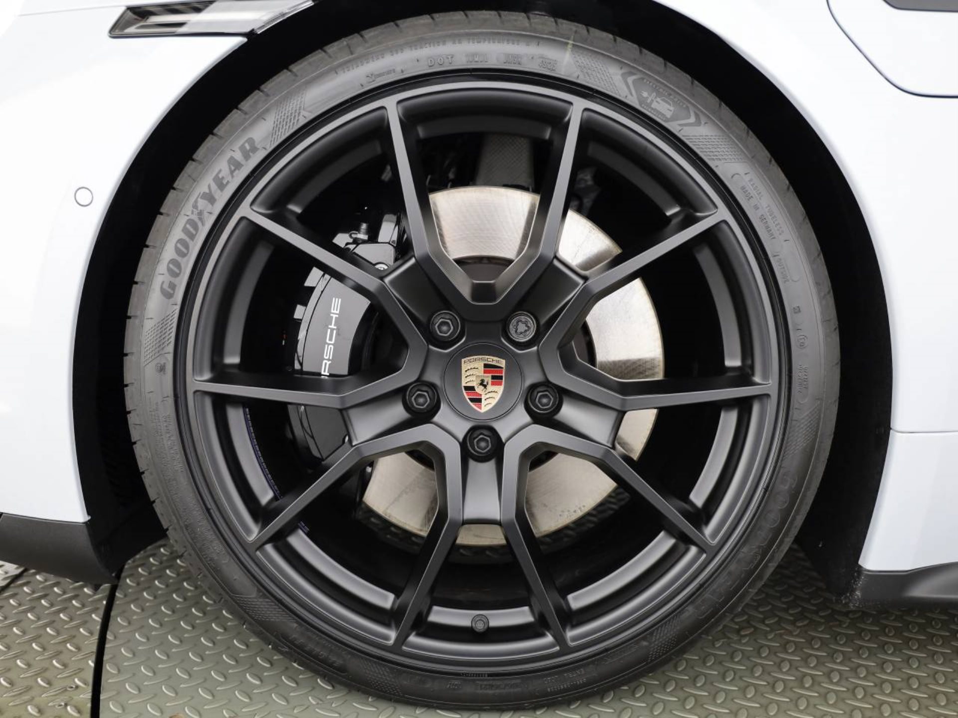 PORSCHE Taycan GTS Sport Turismo-image-5