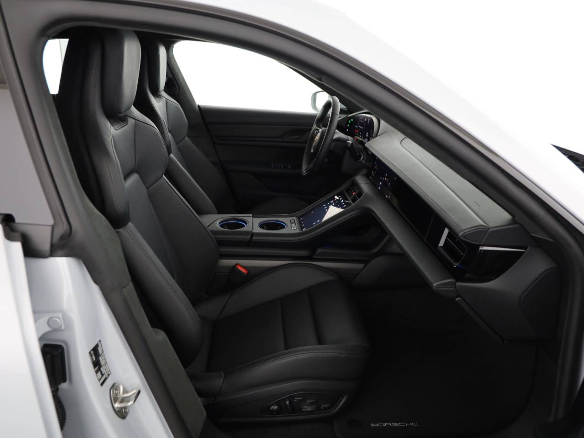 PORSCHE Taycan GTS Sport Turismo-image-15