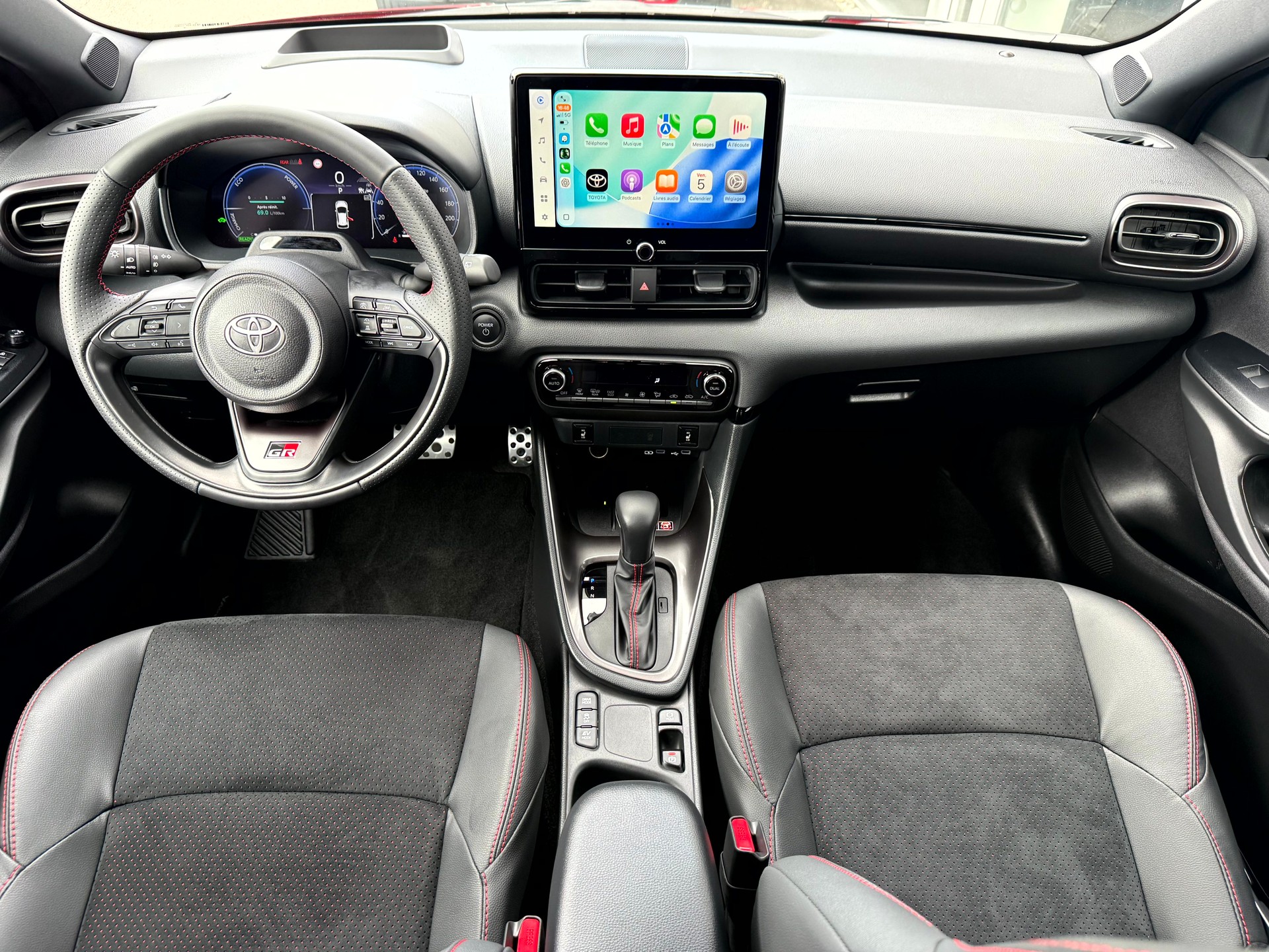 TOYOTA Yaris 1.5 GR Sport e-CVT-image-15