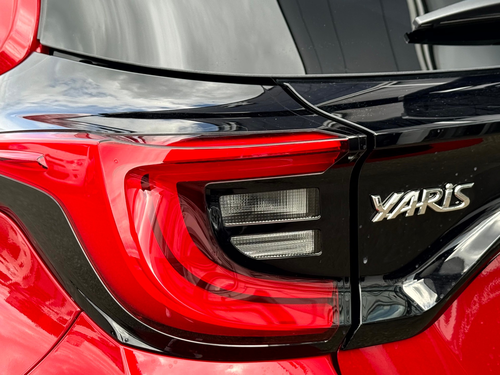 TOYOTA Yaris 1.5 GR Sport e-CVT-image-10