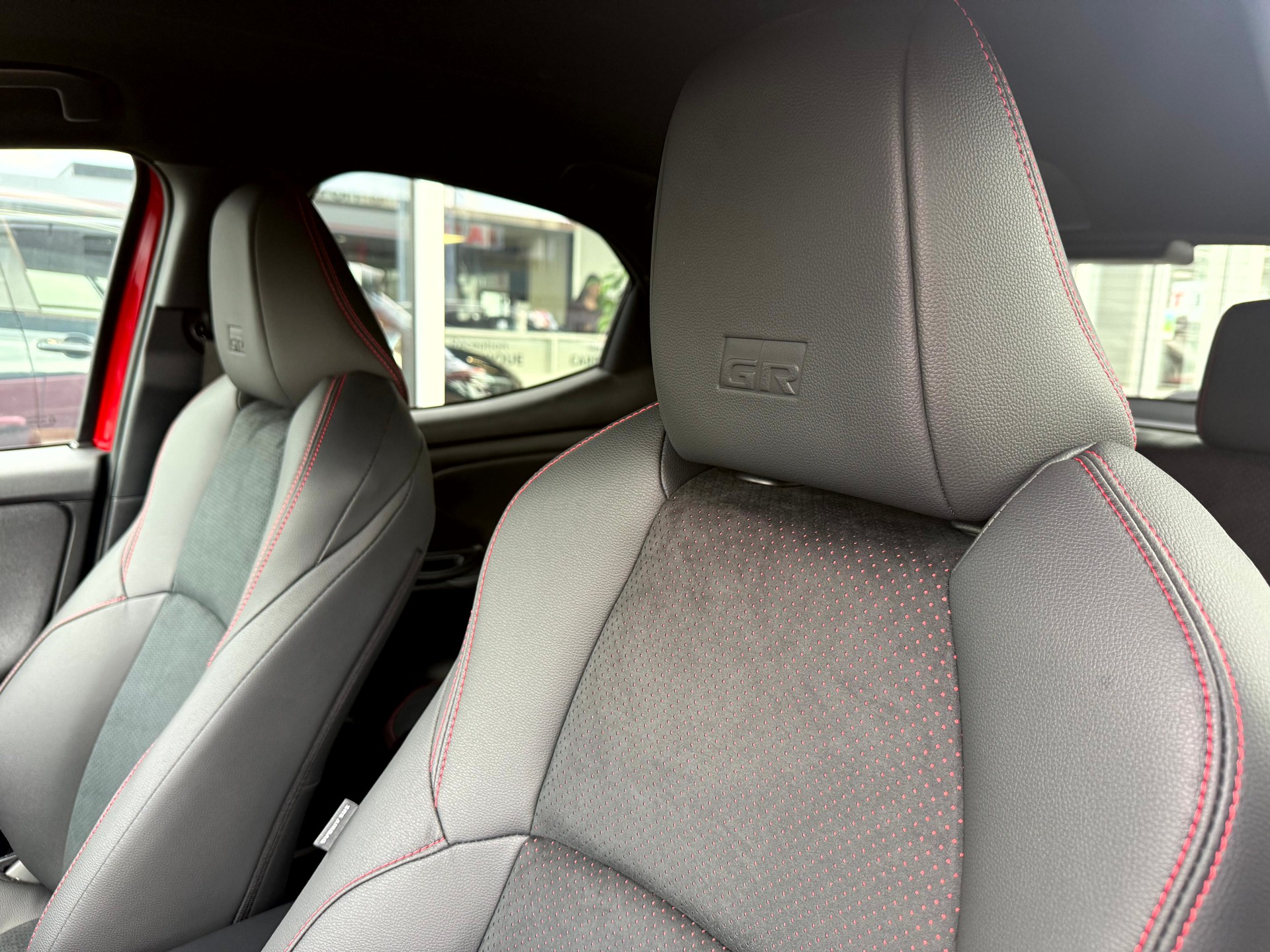 TOYOTA Yaris 1.5 GR Sport e-CVT-image-22