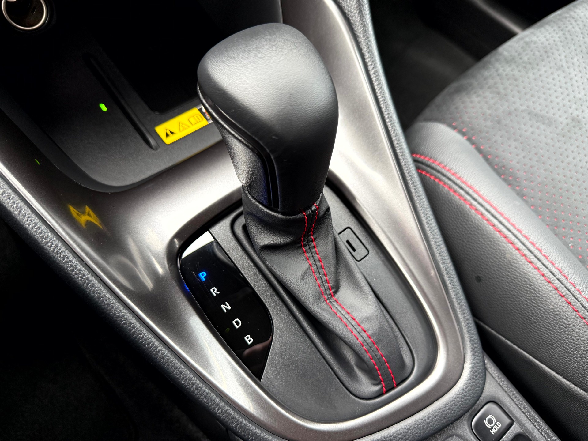 TOYOTA Yaris 1.5 GR Sport e-CVT-image-23