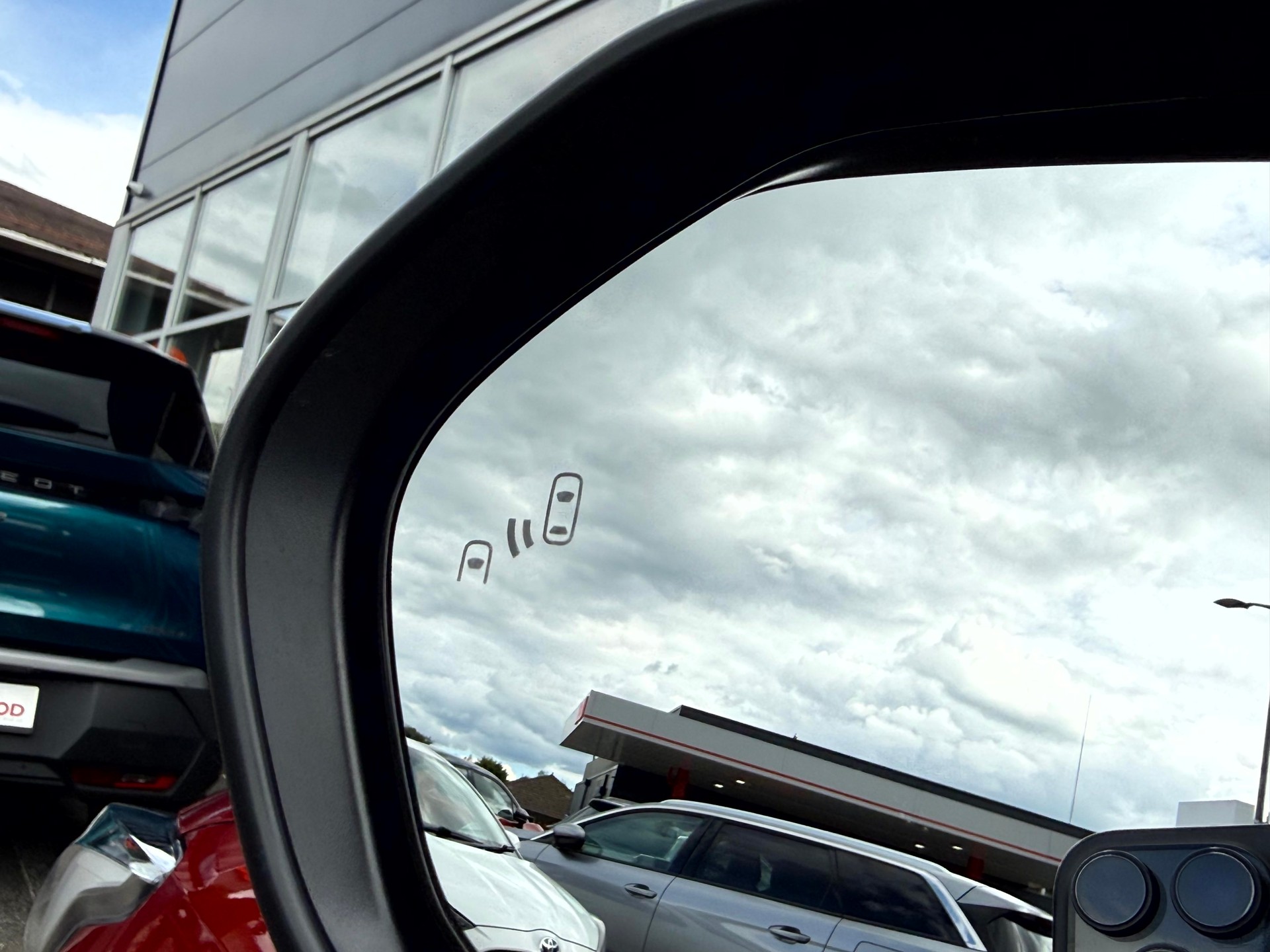 TOYOTA Yaris 1.5 GR Sport e-CVT-image-7