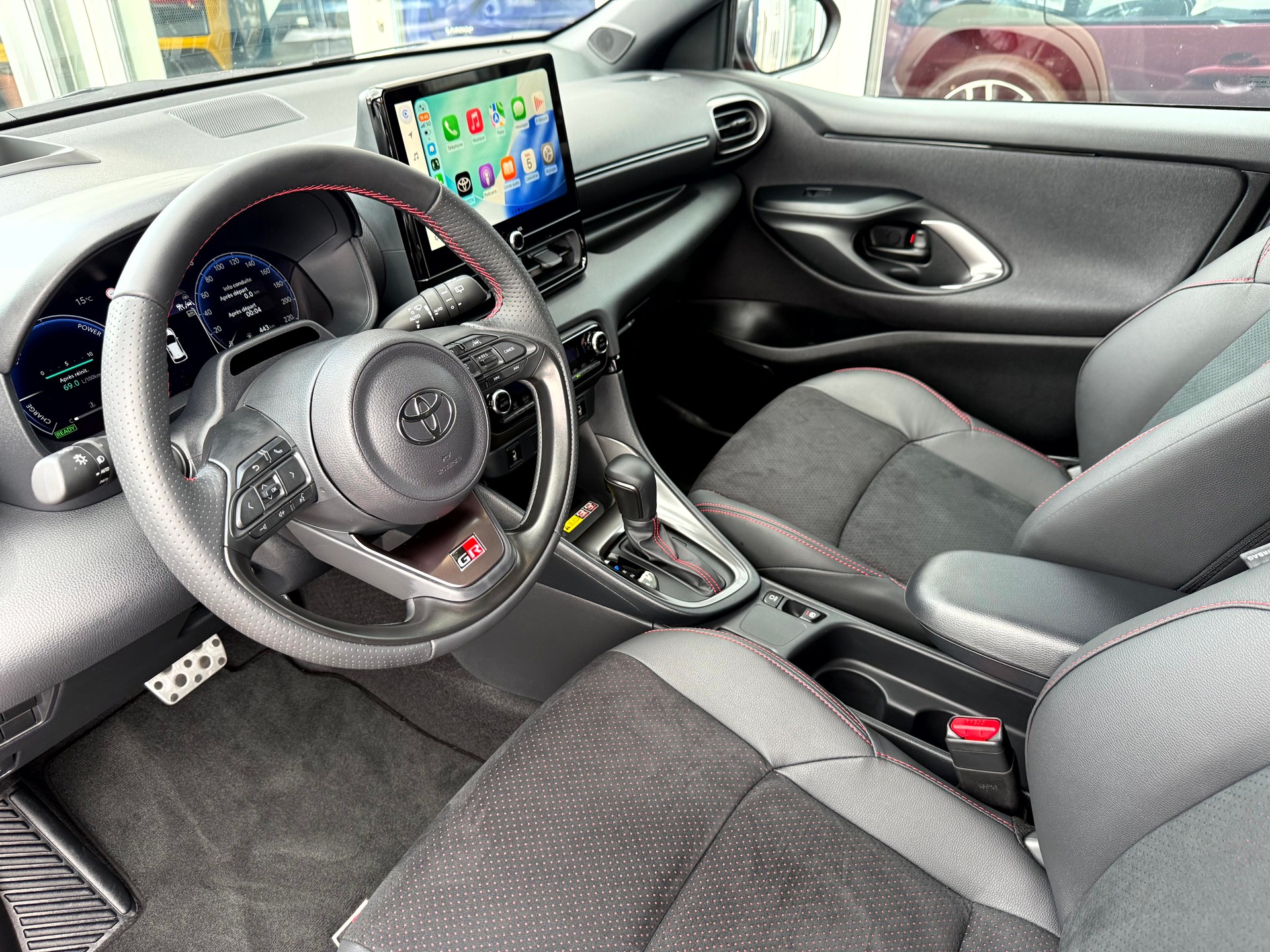 TOYOTA Yaris 1.5 GR Sport e-CVT-image-18