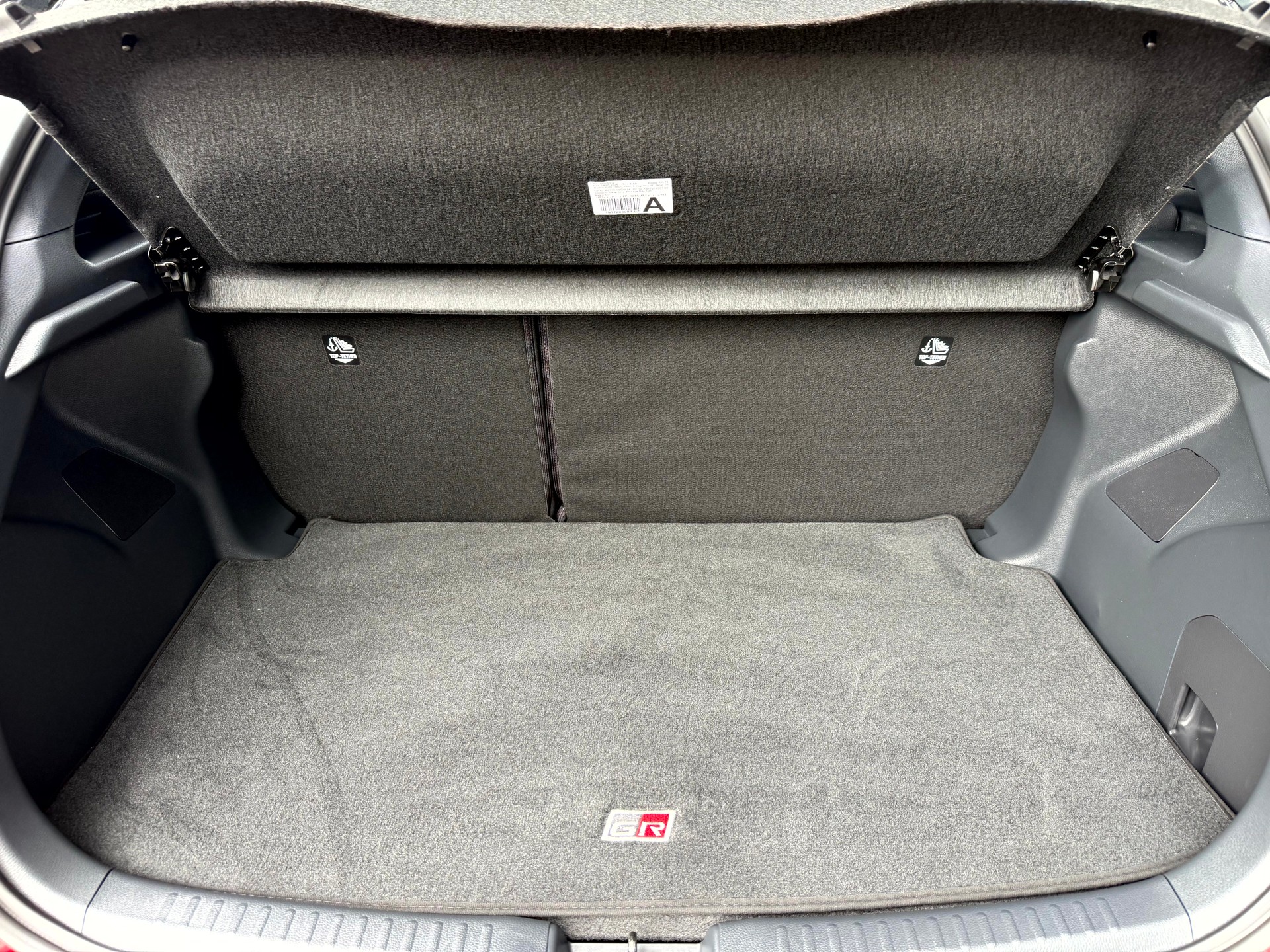 TOYOTA Yaris 1.5 GR Sport e-CVT-image-30