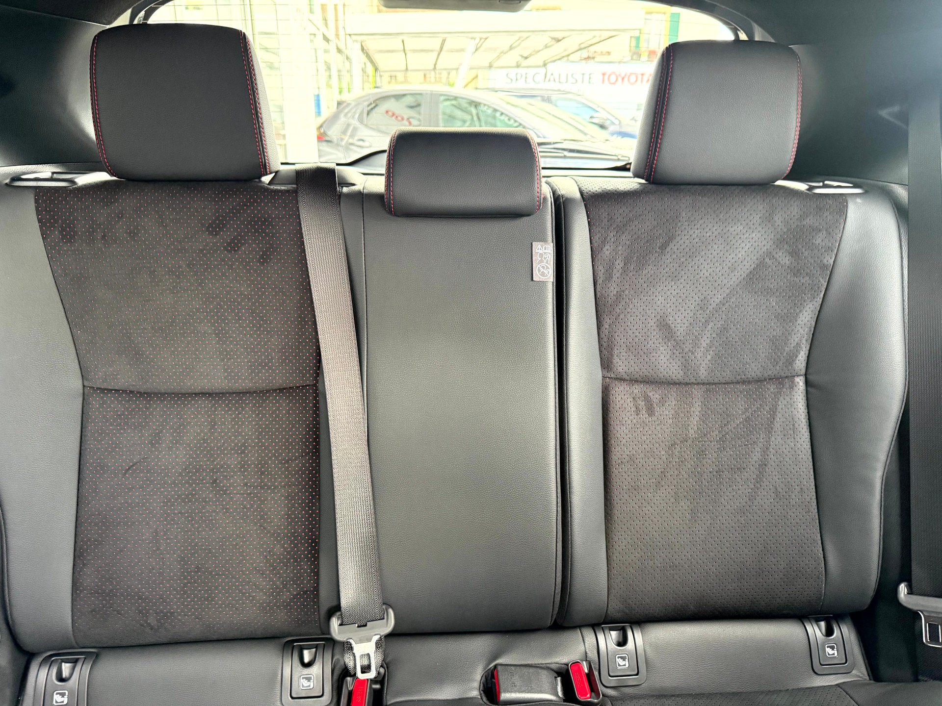 TOYOTA Yaris 1.5 GR Sport e-CVT-image-17