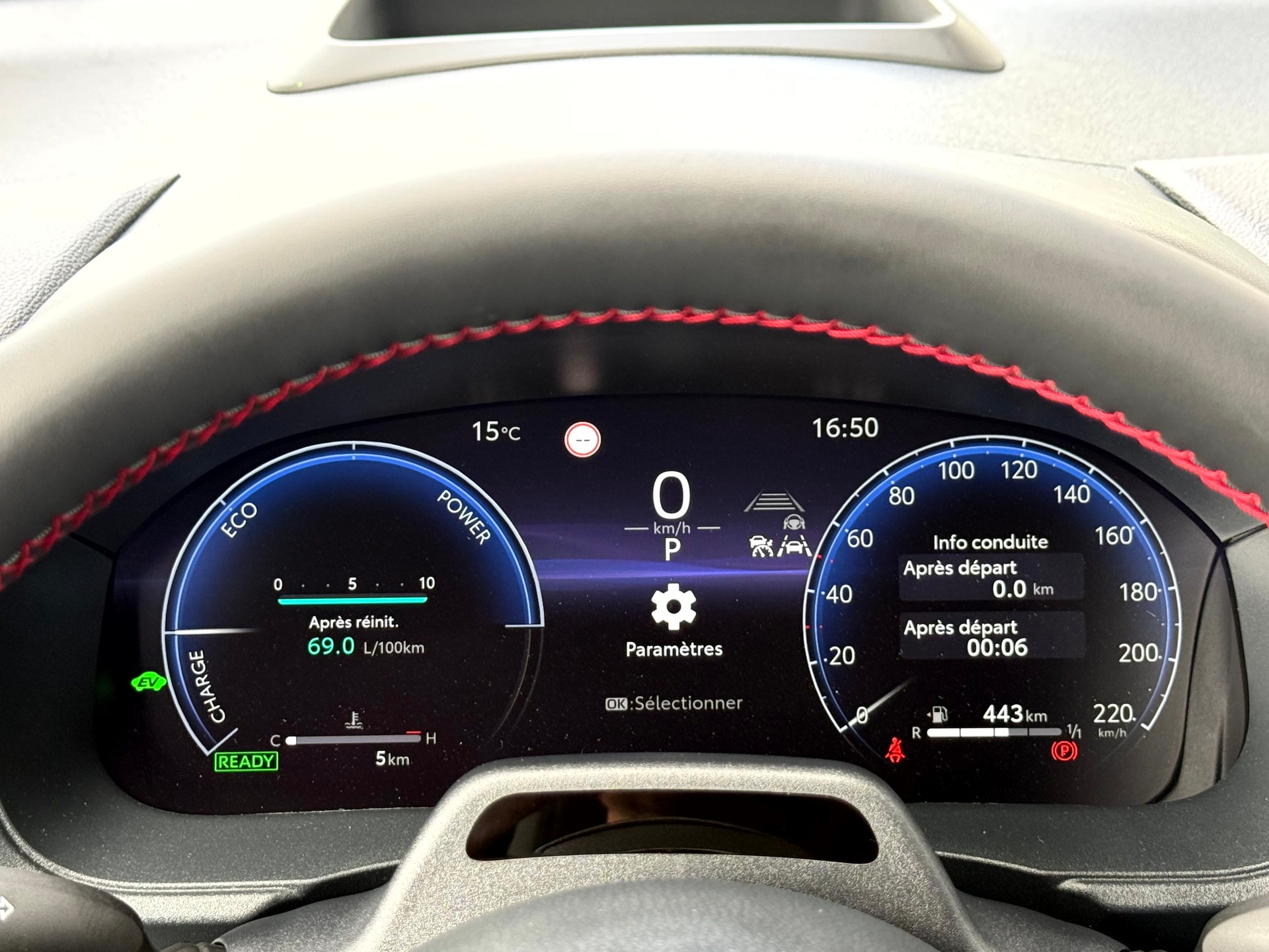 TOYOTA Yaris 1.5 GR Sport e-CVT-image-25