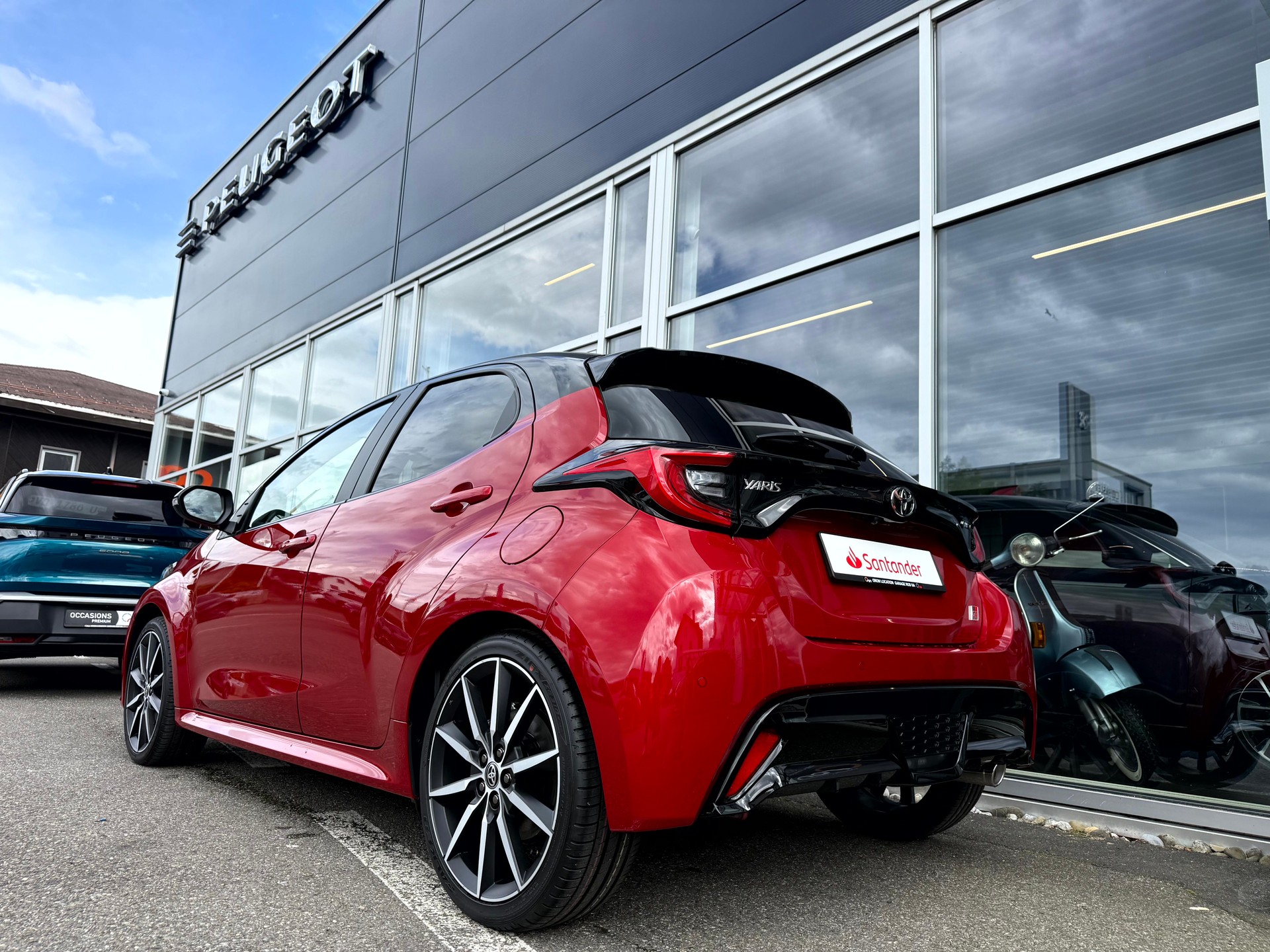 TOYOTA Yaris 1.5 GR Sport e-CVT-image-11