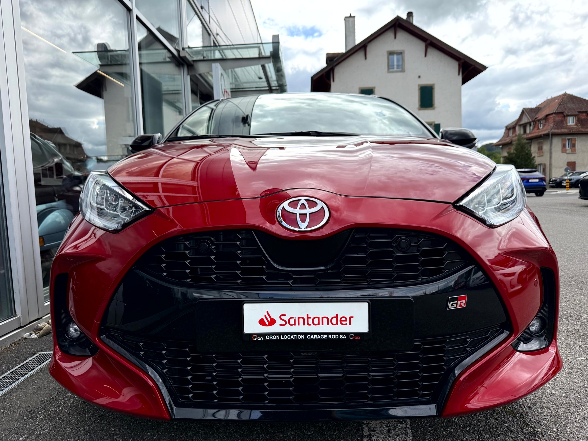 TOYOTA Yaris 1.5 GR Sport e-CVT-showroom-element-1