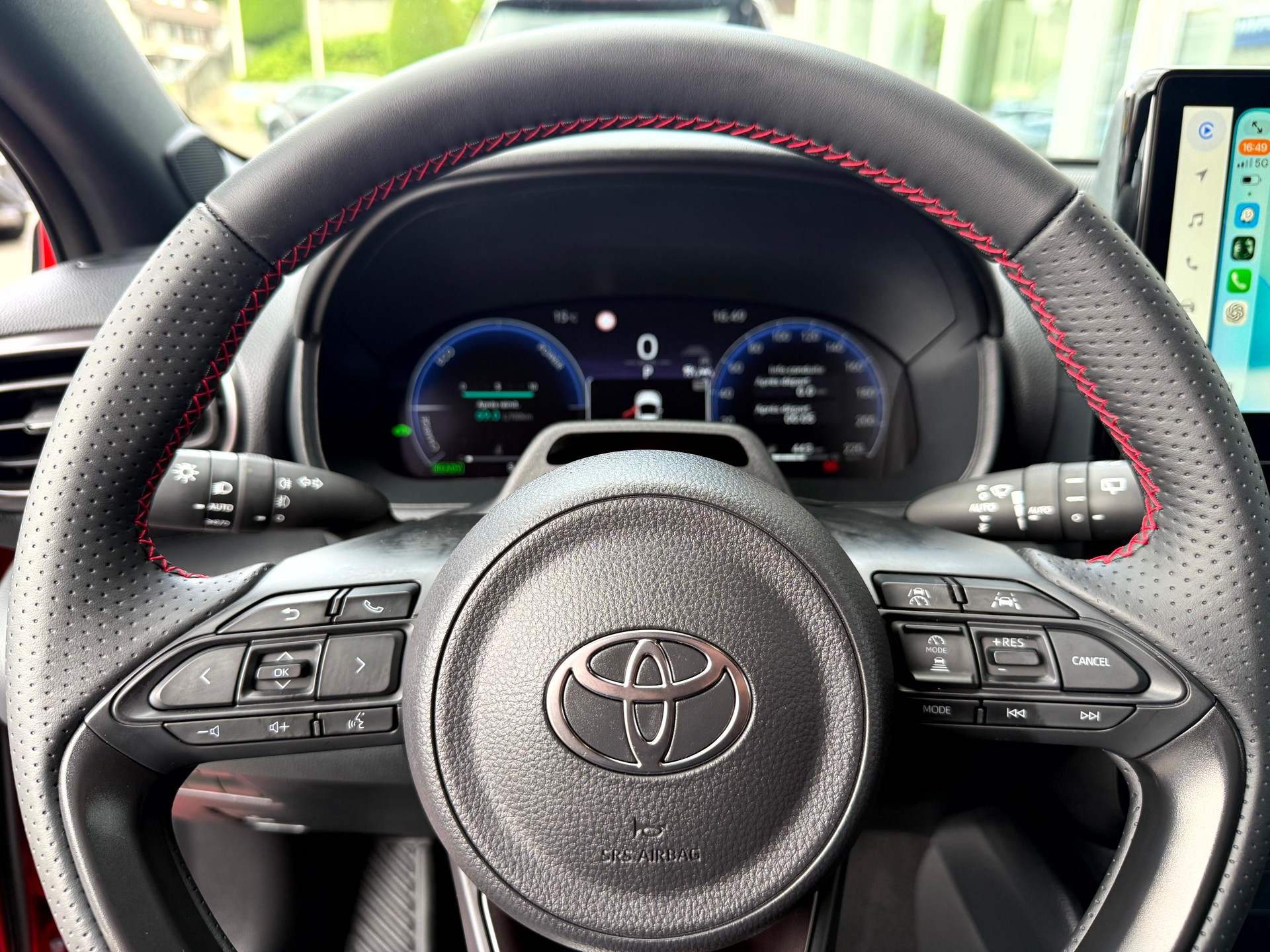 TOYOTA Yaris 1.5 GR Sport e-CVT-image-24