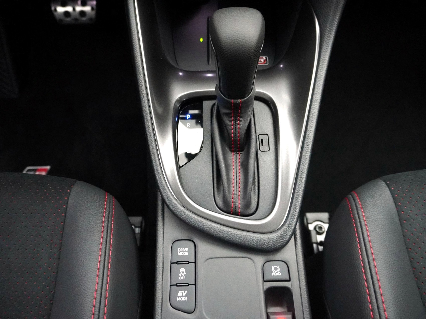 TOYOTA Yaris 1.5 VVT-i HSD GR Sport ** mit Head-Up **-image-19