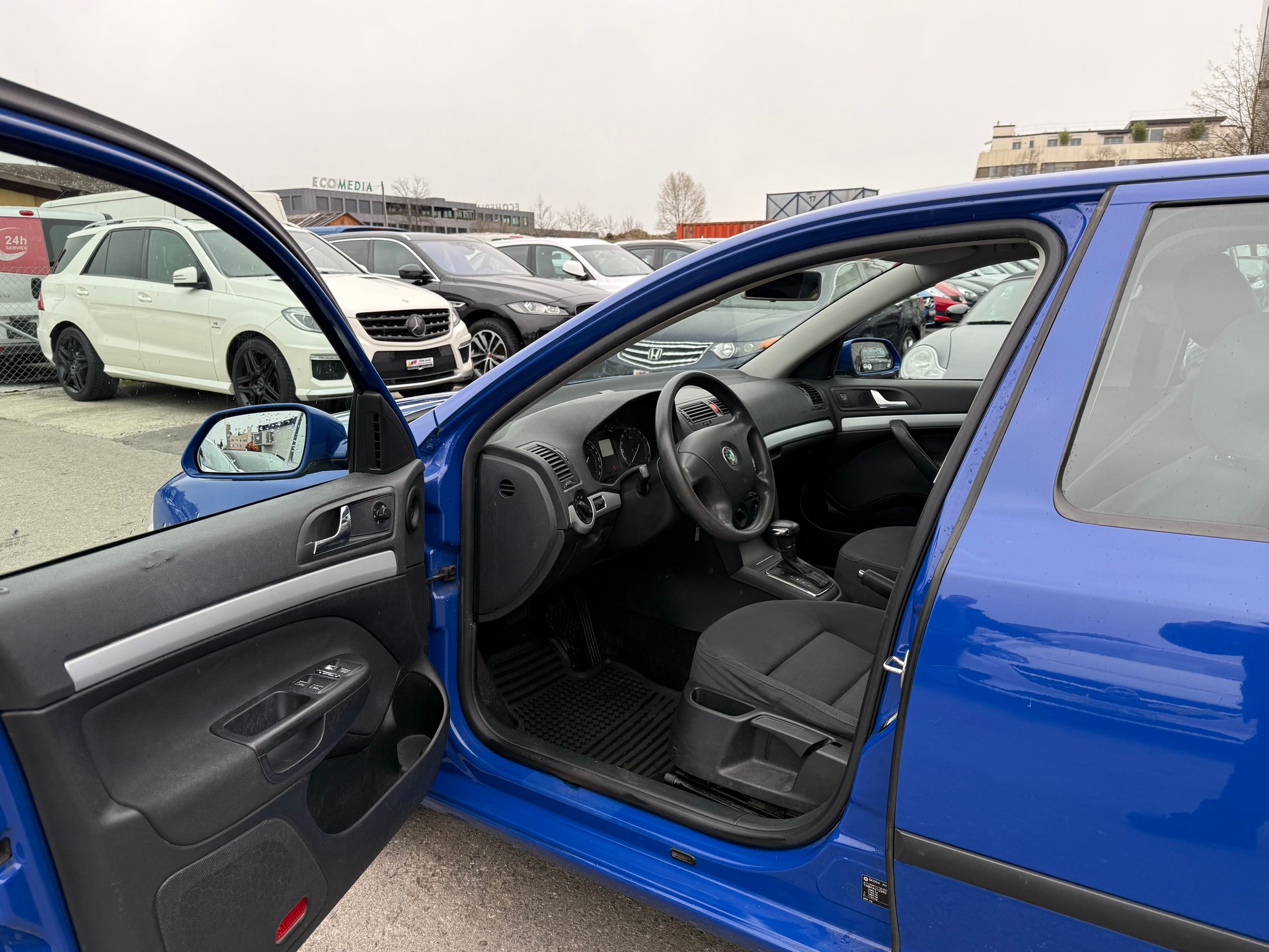 SKODA Octavia 1.6 Ambiente AUTOMAT / Frisch ab MFK / Zahnriemen ersetzt / Klimaanlage / 8-fach bereift-image-8