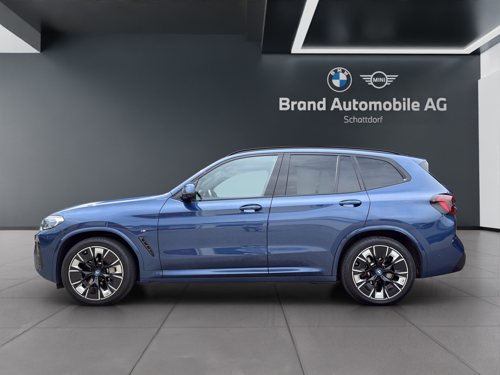 BMW iX3 IMPRESSIVE-showroom-element-2