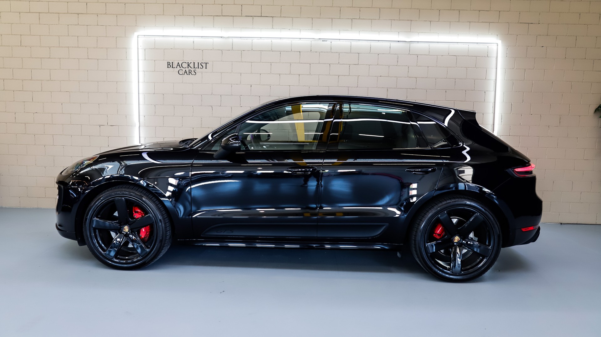 PORSCHE Macan GTS PDK-showroom-element-3