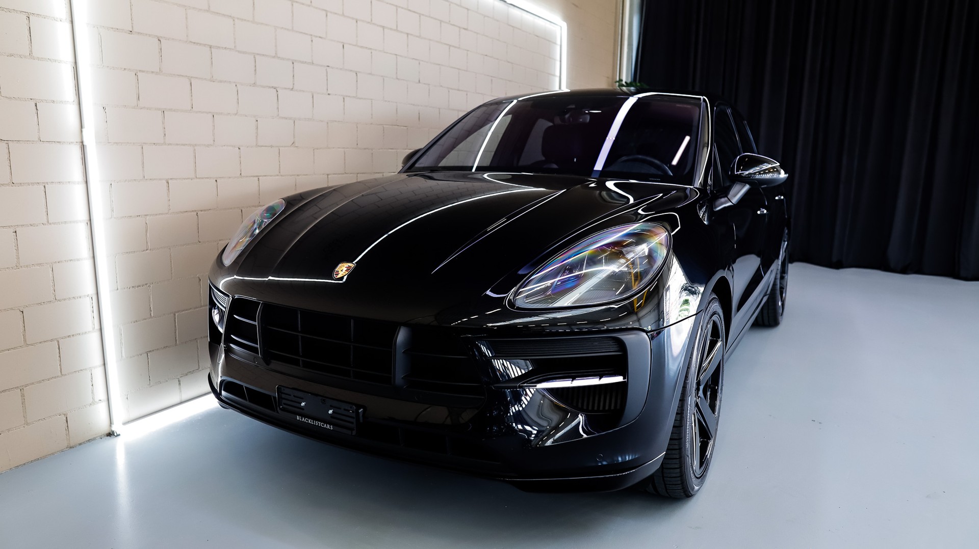 PORSCHE Macan GTS PDK-showroom-element-1