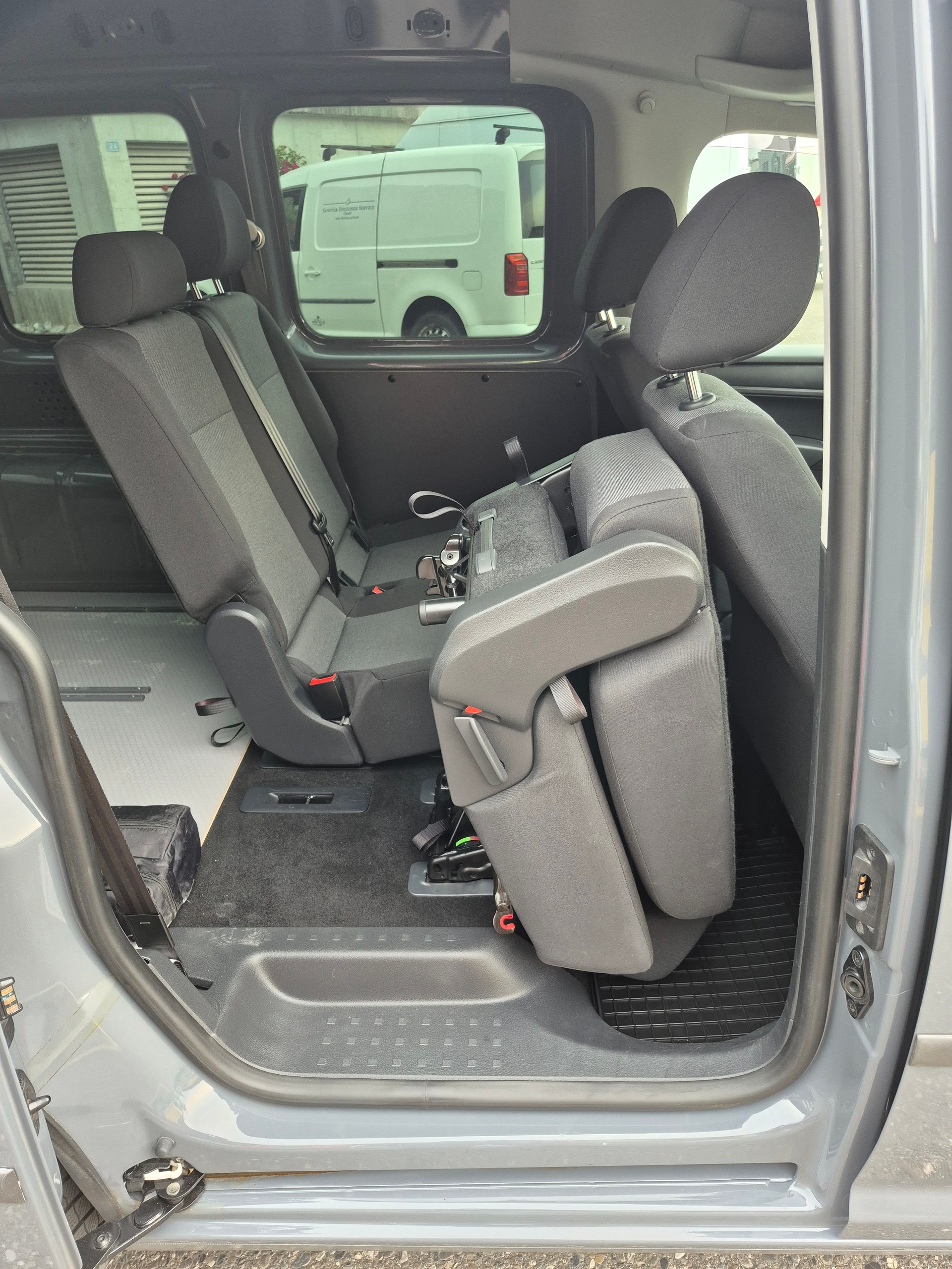 VW Caddy 2.0 TDI Trendline 4Motion-image-11