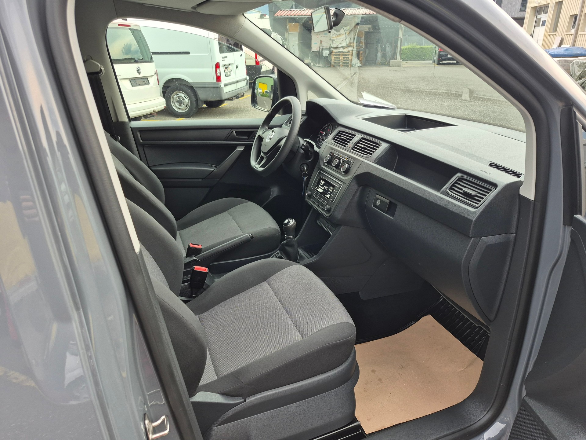 VW Caddy 2.0 TDI Trendline 4Motion-image-12