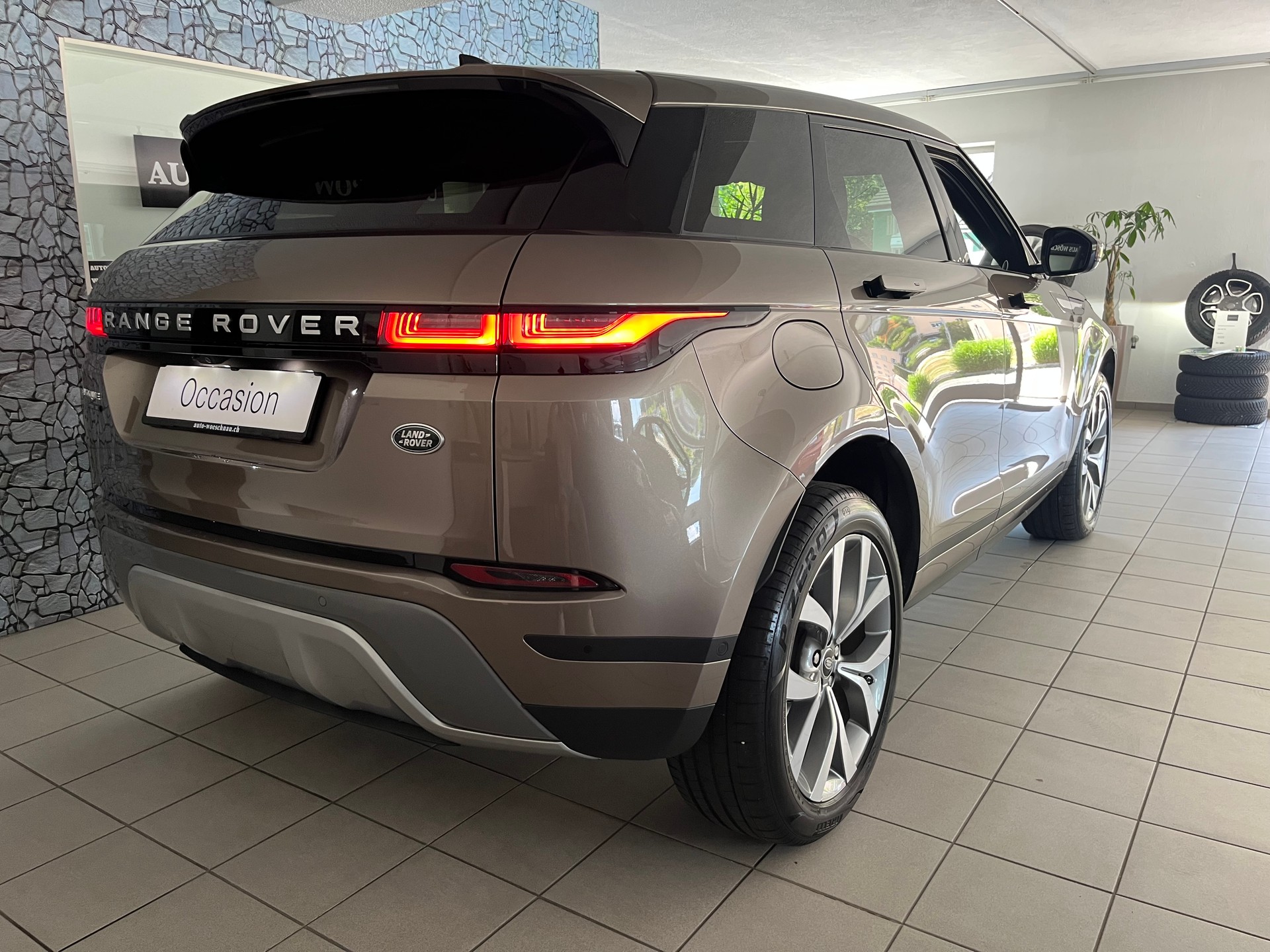 LAND ROVER Range Rover Evoque P 200 SE AT9-image-3