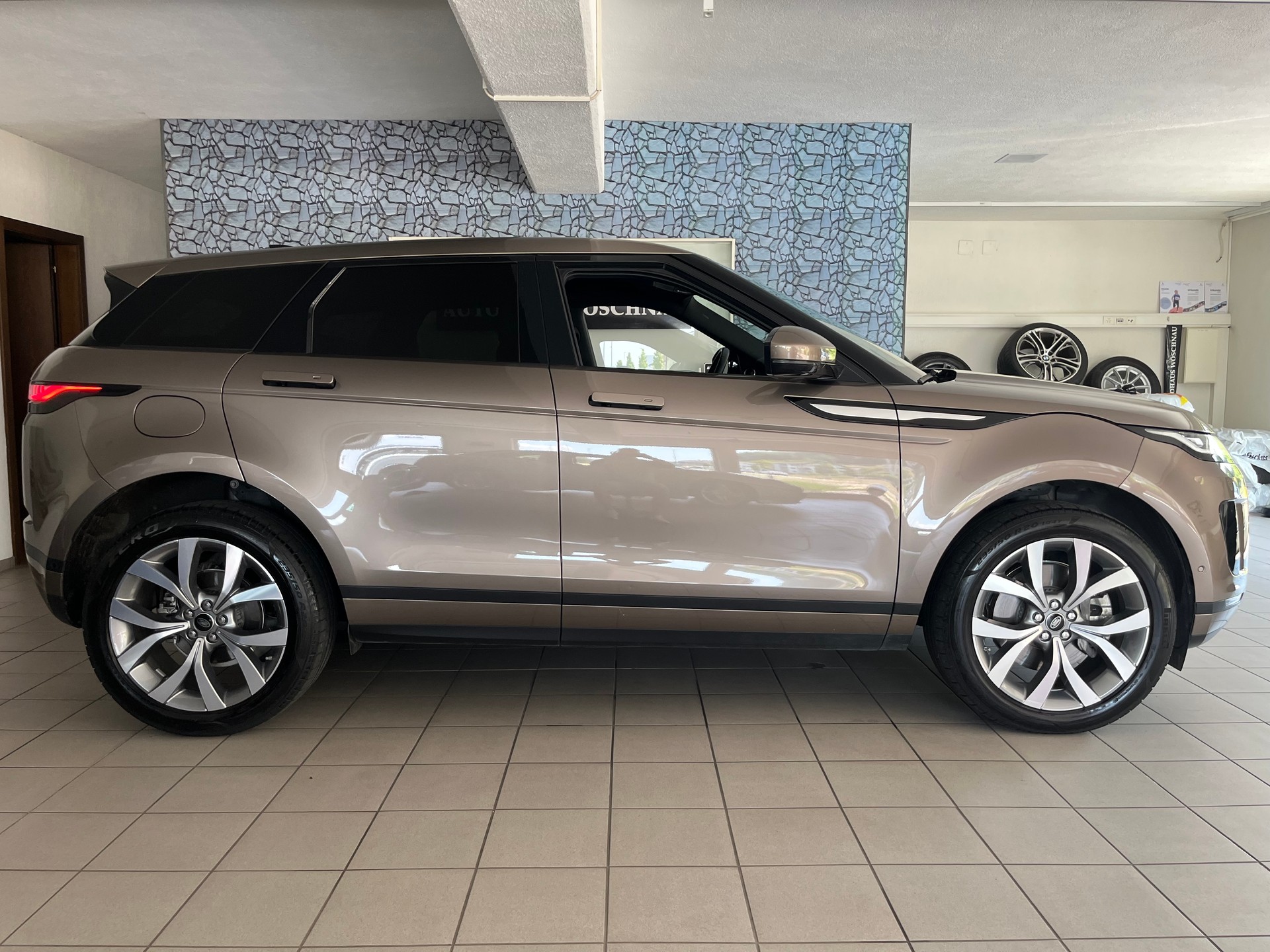 LAND ROVER Range Rover Evoque P 200 SE AT9-image-2