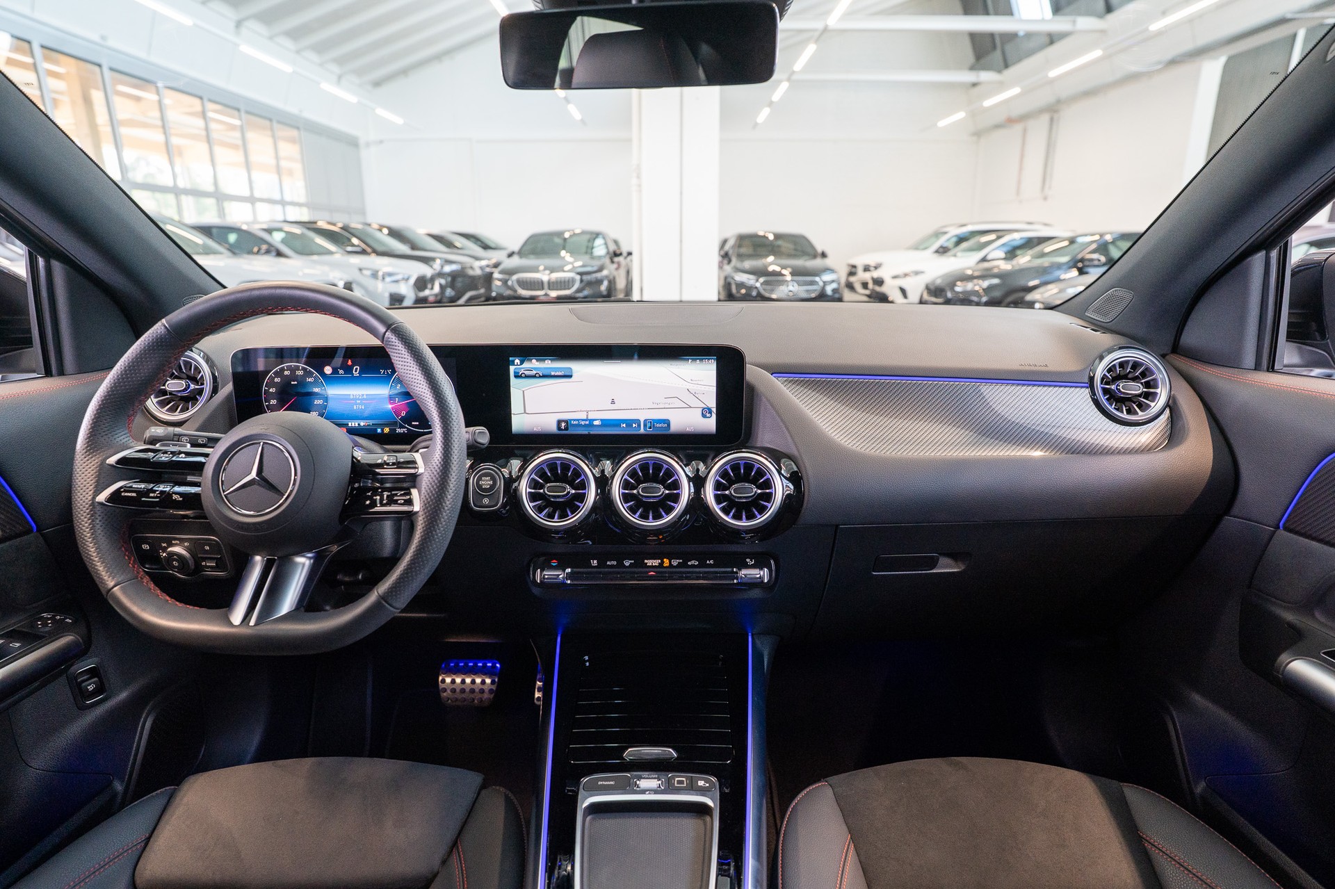 MERCEDES-BENZ GLA 200 Night Star AMG Line / Rückfahrkamera / el.Heckklappe / Ambientebeleuchtung-image-15