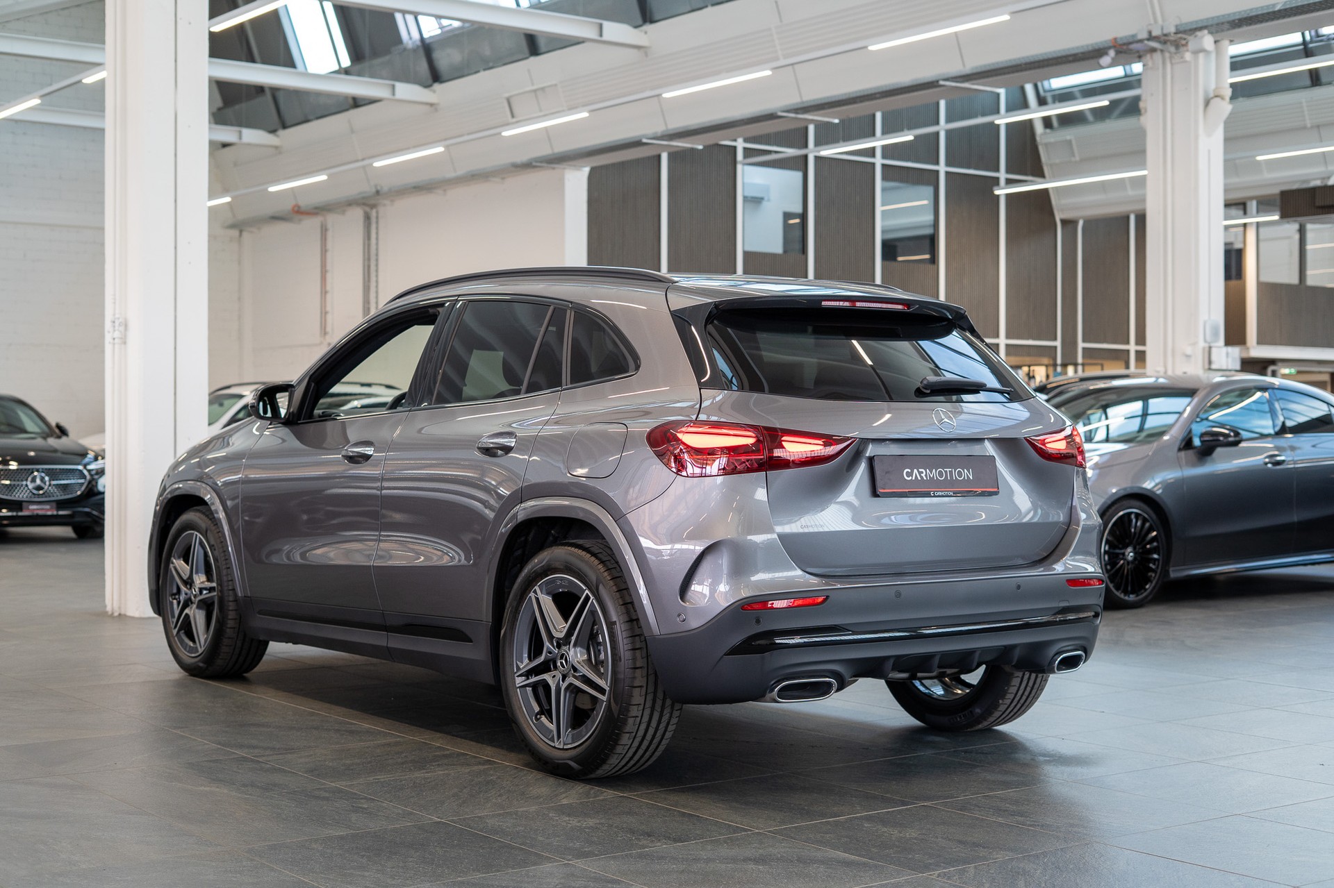 MERCEDES-BENZ GLA 200 Night Star AMG Line / Rückfahrkamera / el.Heckklappe / Ambientebeleuchtung-image-7