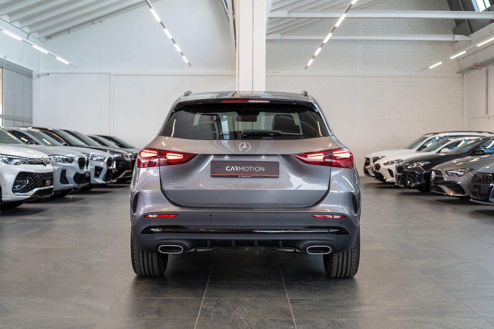 MERCEDES-BENZ GLA 200 Night Star AMG Line / Rückfahrkamera / el.Heckklappe / Ambientebeleuchtung-image-4
